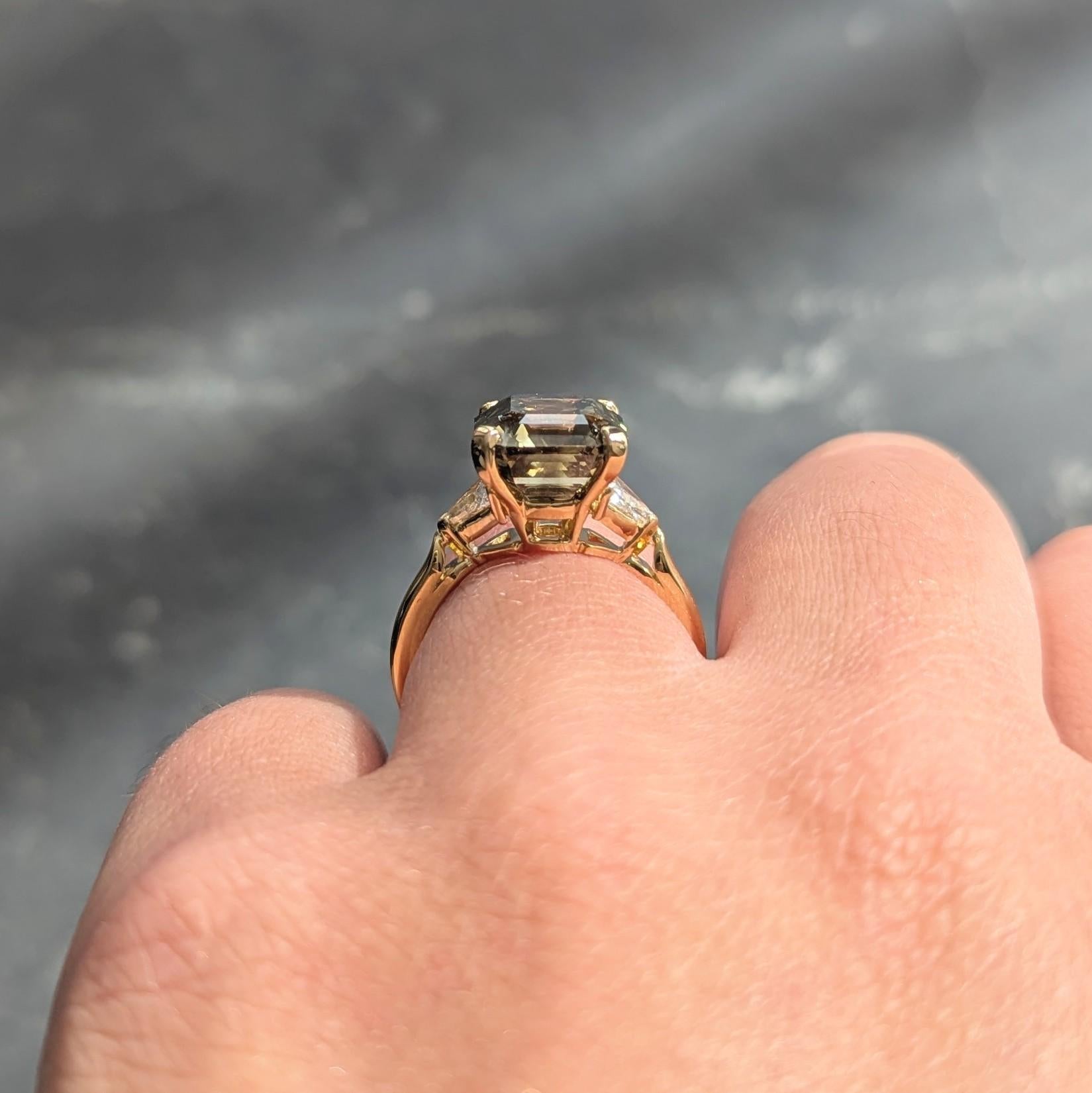 Van Cleef & Arpels 1990's 5.31 CTW Fancy Green Diamond 18K Gold Vintage Ring For Sale 4