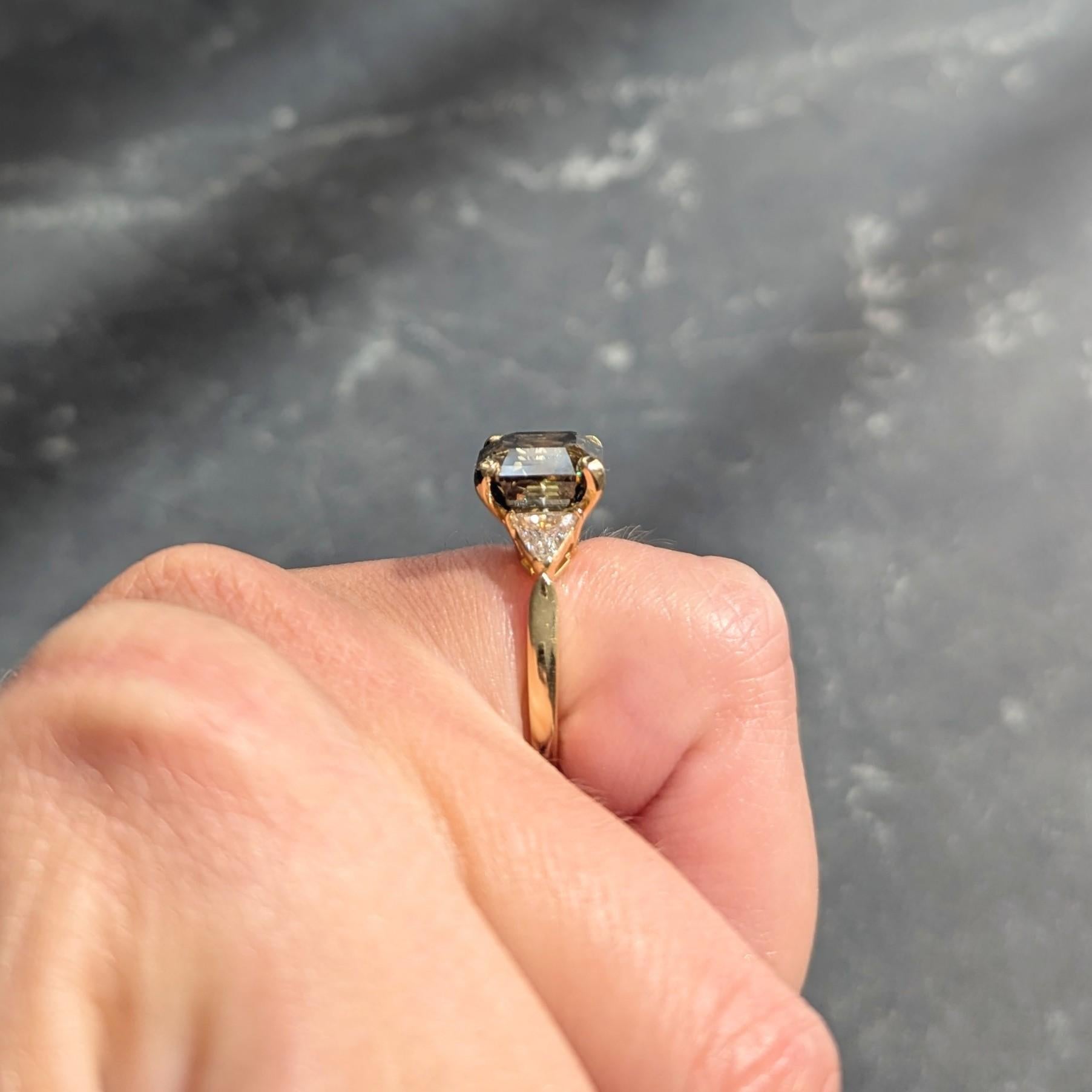 Van Cleef & Arpels 1990's 5.31 CTW Fancy Green Diamond 18K Gold Vintage Ring For Sale 5