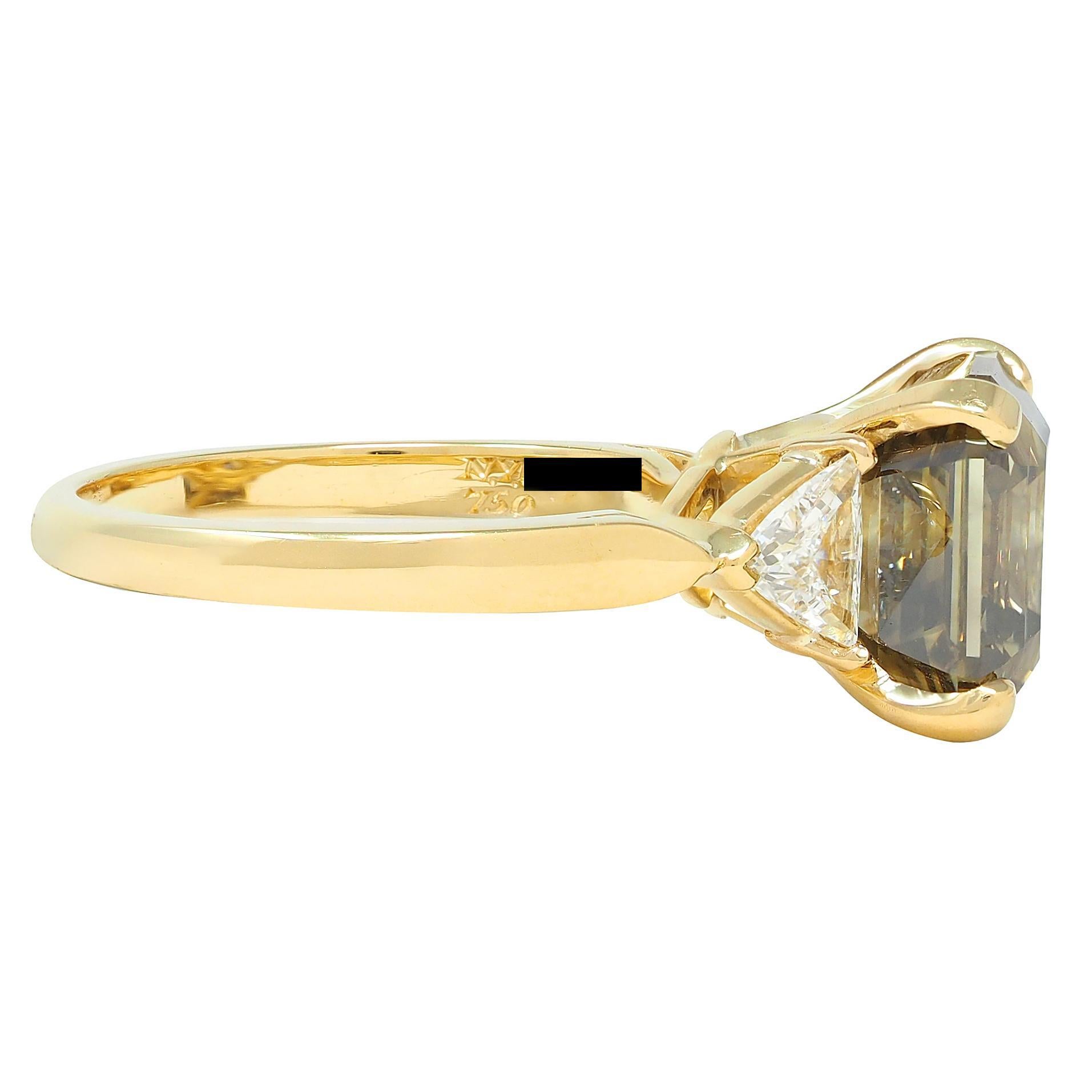 Modern Van Cleef & Arpels 1990's 5.31 CTW Fancy Green Diamond 18K Gold Vintage Ring For Sale