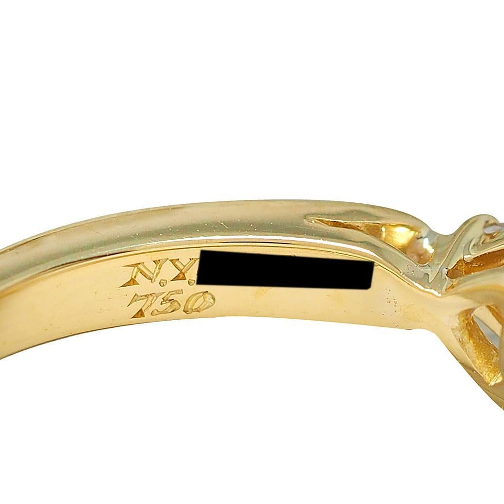 Van Cleef & Arpels 1990's 5.31 CTW Fancy Green Diamond 18K Gold Vintage Ring For Sale 2