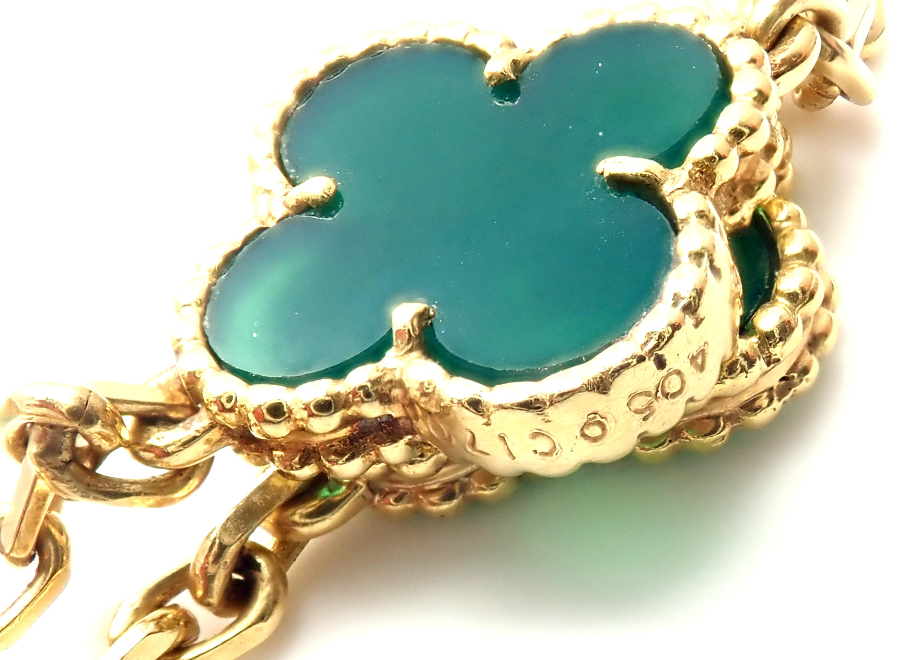 18k Yellow Gold Vintage 20 Alhambra Chrysoprase Green Chalcedony Necklace by 
Van Cleef & Arpels.
With 20 motifs of chrysoprase green chalcedony alhambra stones 15mm each
*** This is a rare, very collectible, antique Van Cleef & Arpels Chrysoprase