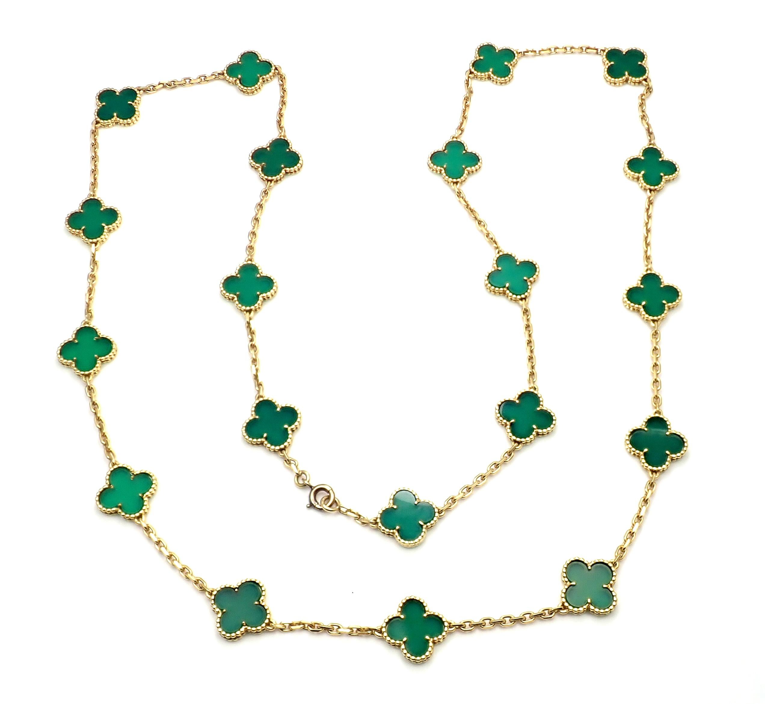 Van Cleef & Arpels 20 Chrysoprase Green Chalcedony Alhambra Yellow Gold Necklace In Excellent Condition In Holland, PA