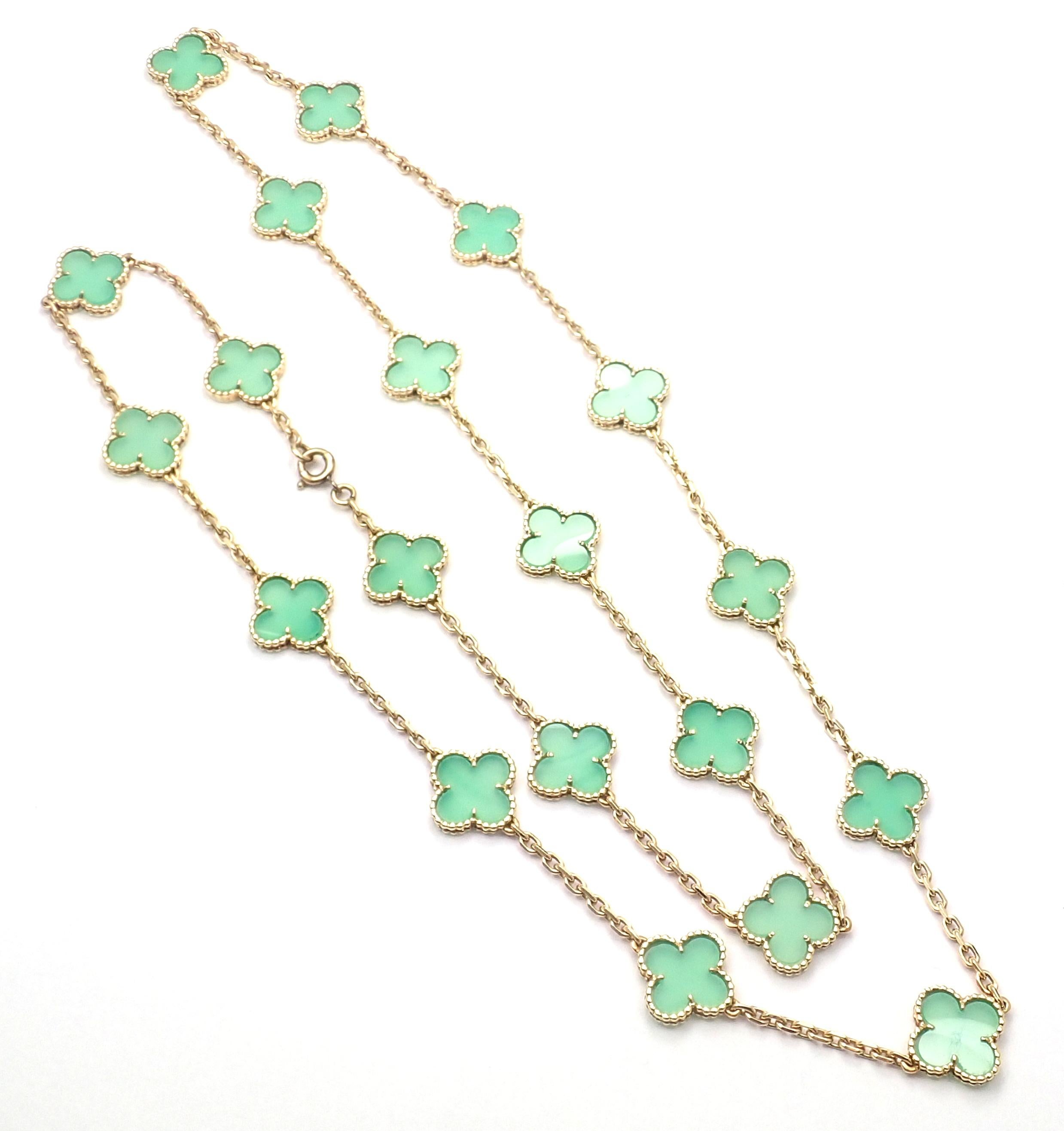 Van Cleef & Arpels 20 Motif Green Chalcedony Vintage Alhambra Gold Necklace In Excellent Condition In Holland, PA