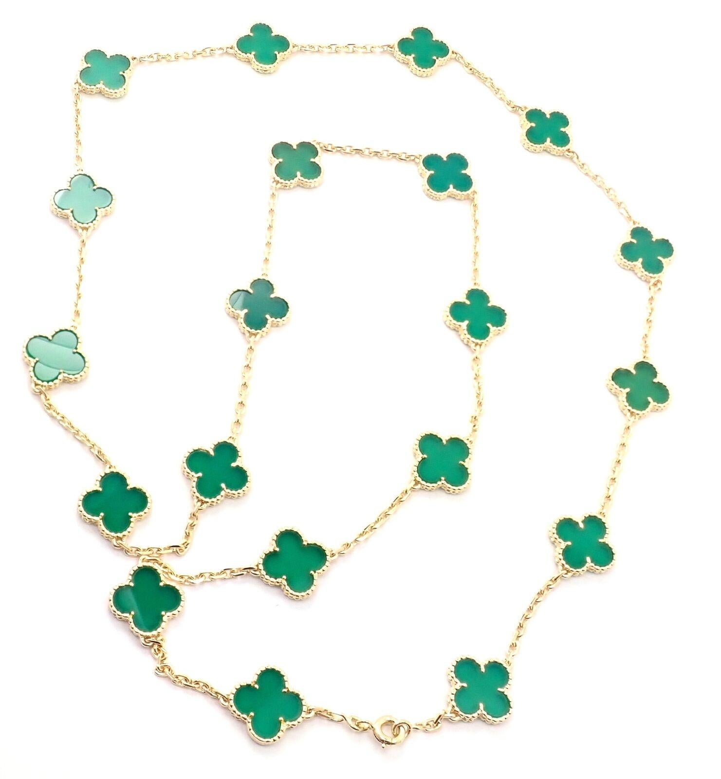 Van Cleef & Arpels 20 Motif Green Chalcedony Vintage Alhambra Gold Necklace In Excellent Condition In Holland, PA