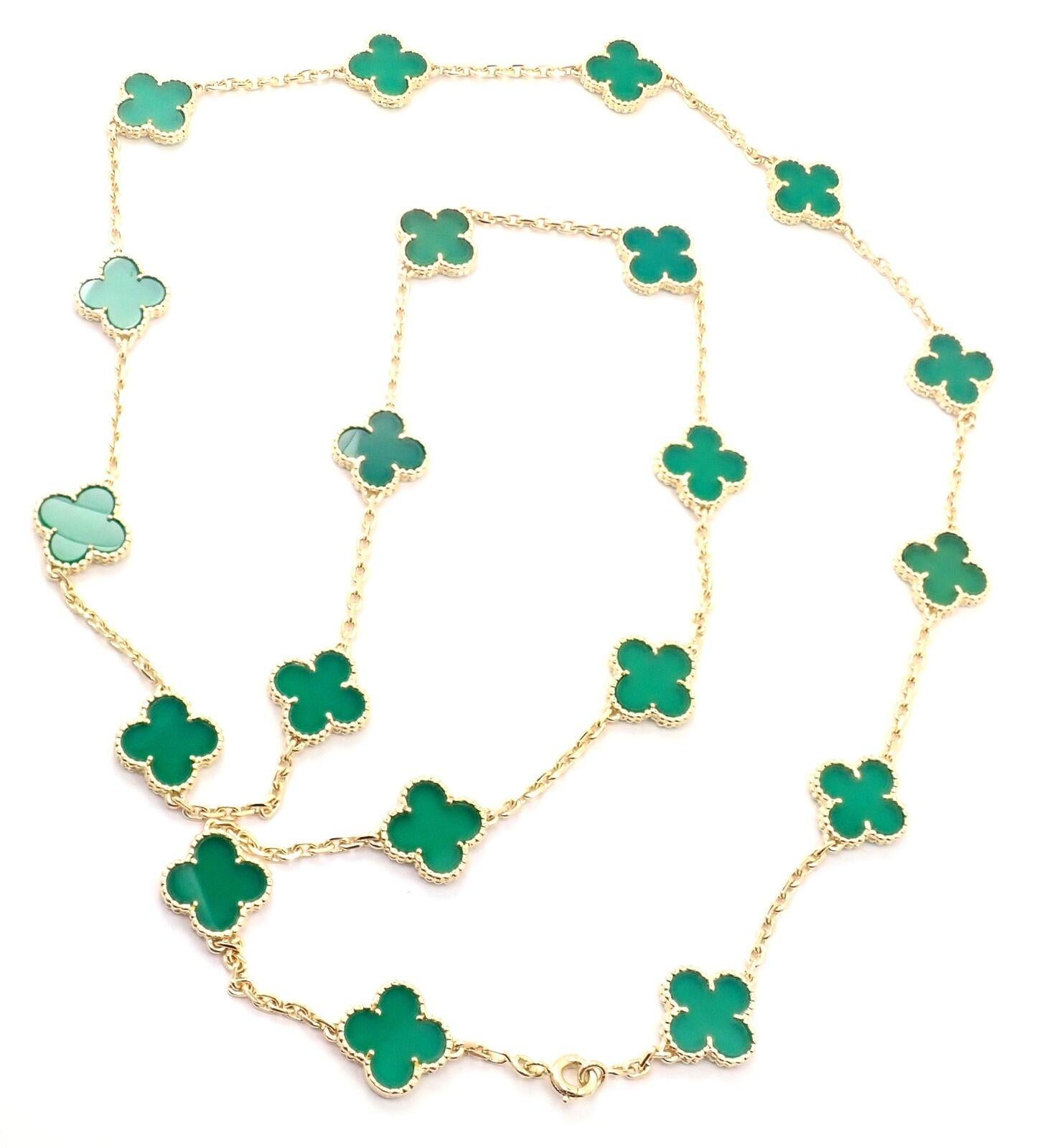 Van Cleef & Arpels 20 Motif Green Chalcedony Vintage Alhambra Gold Necklace In Excellent Condition In Southampton, PA