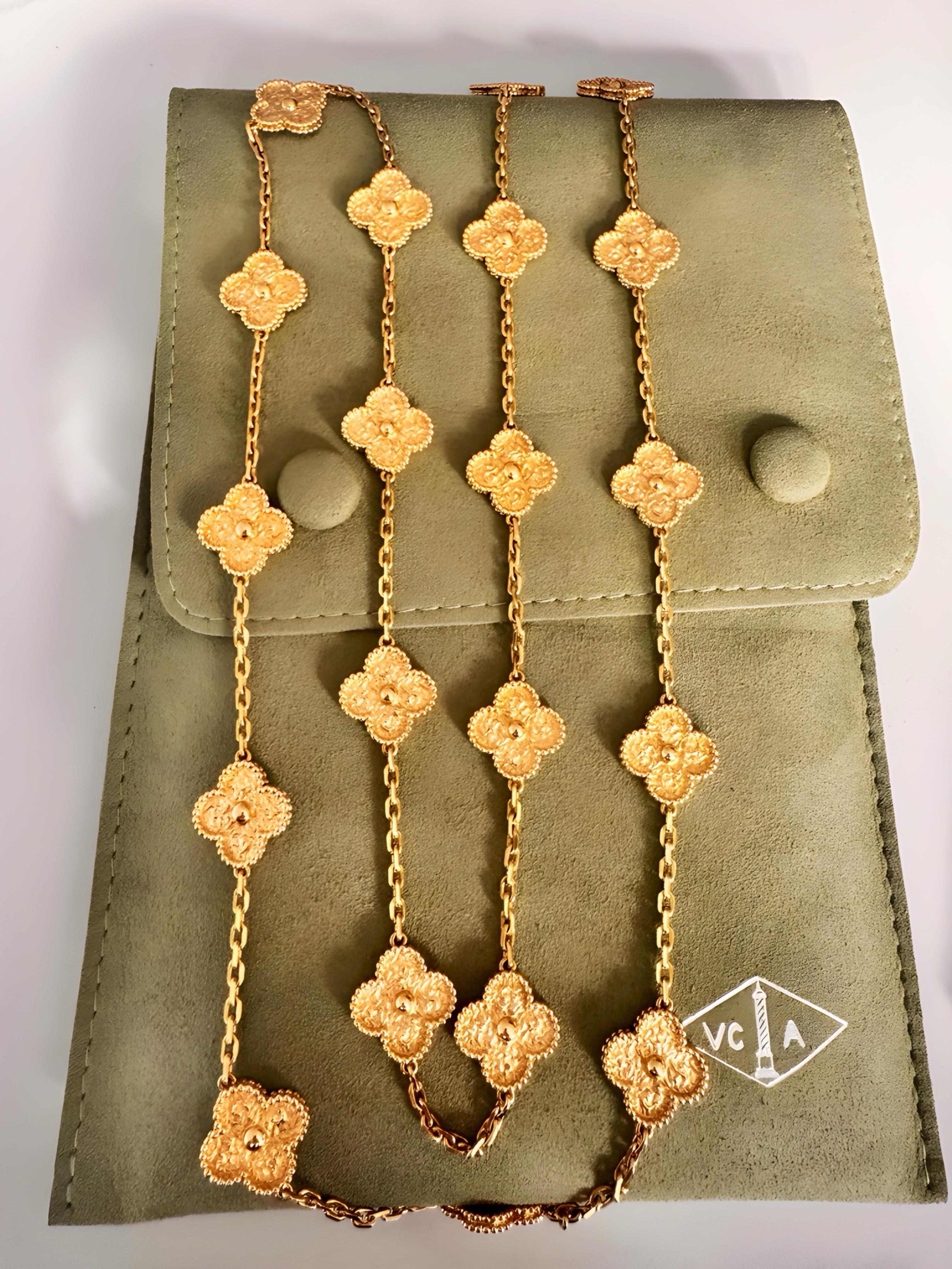 Van Cleef & Arpel's 20 Motif Vintage Alhamabra Necklace model number VCAR01IC00 For Sale 1