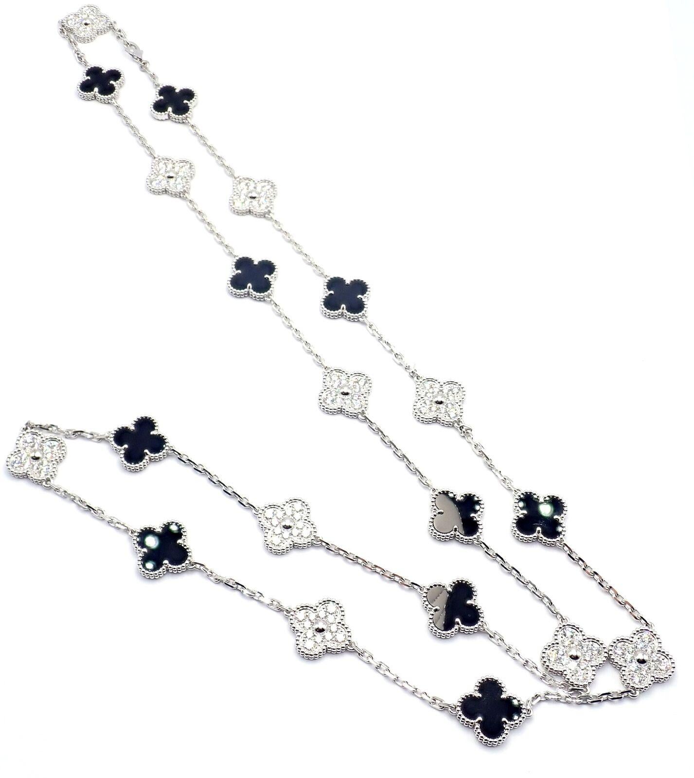 Collana Alhambra 20 Motivi in oro bianco 18k con diamanti e onice nera di Van Cleef & Arpels. 
Questa collana viene fornita con certificato di autenticità e scatola da Van Cleef & Arpels.
Con 10 motivi di pietre di Onice Nero a forma di Alhambra da