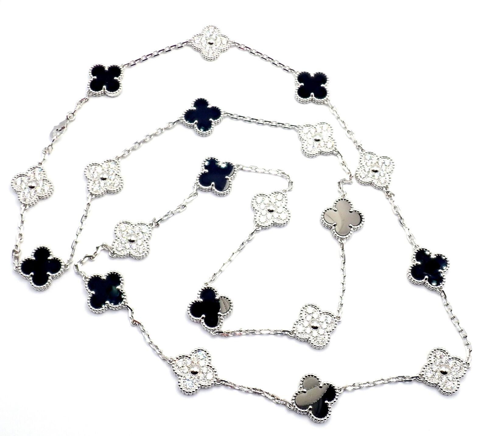 Taglio brillante Van Cleef & Arpels 20 Motif Vintage Alhambra Collana in oro bianco e diamanti e onice in vendita