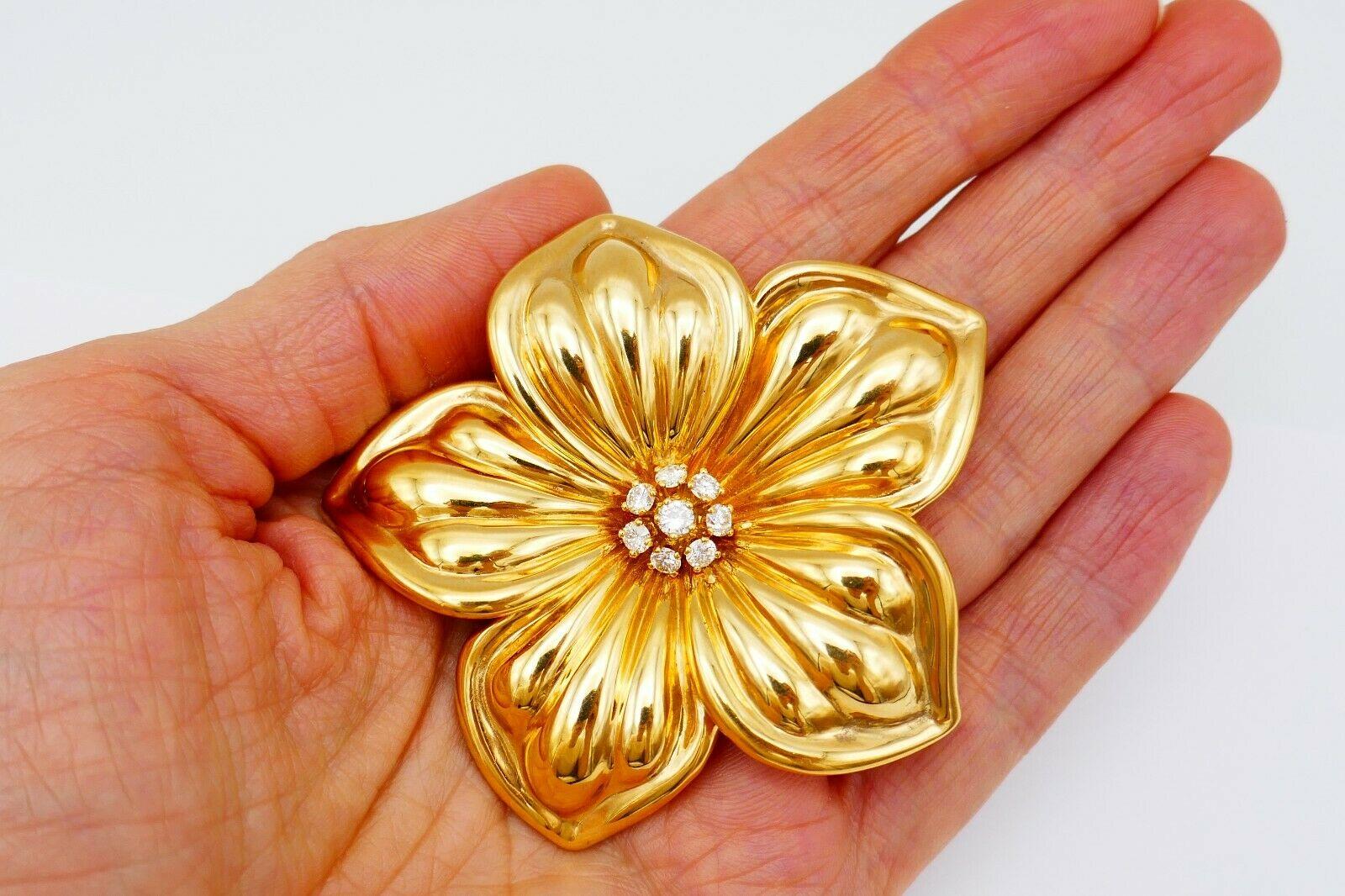 Van Cleef & Arpels 2000s Yellow Gold Diamond Large Magnolia Brooch In Excellent Condition In Beverly Hills, CA
