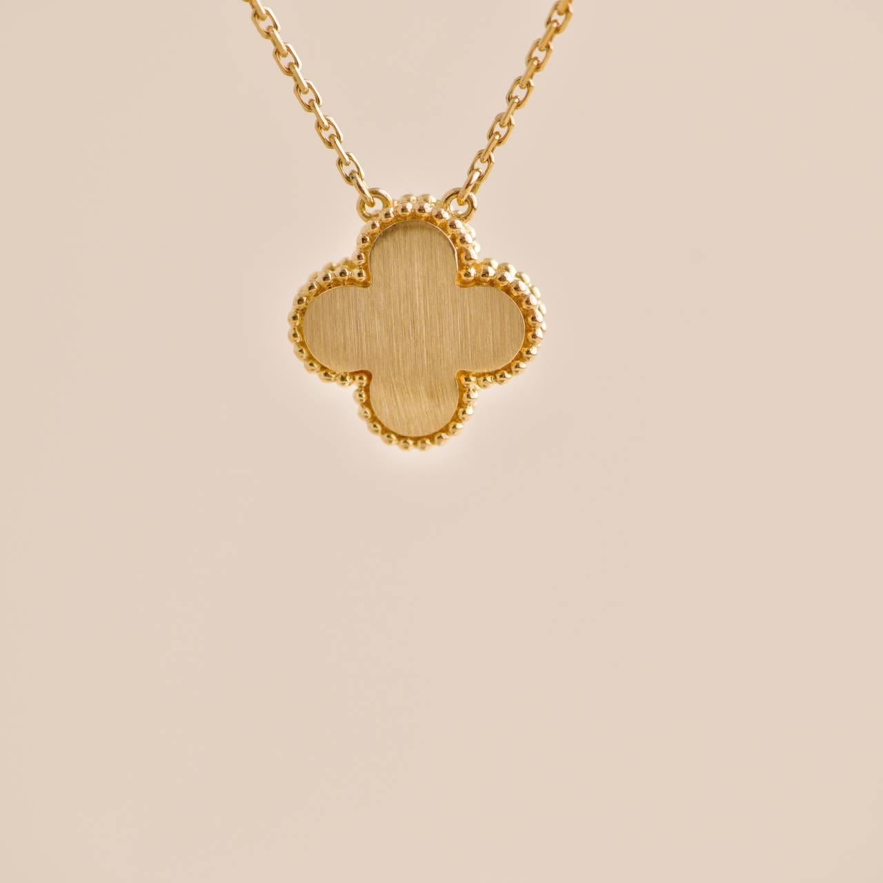 Women's or Men's Van Cleef & Arpels 2013 Malachite Diamond 18k Yellow Gold Holiday Pendant