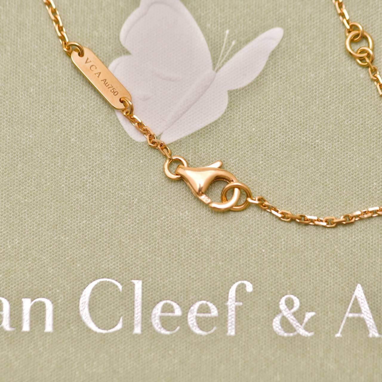 Van Cleef & Arpels 2015 Ciondolo Holiday Porcellana rosa di Sèvres Oro rosa 18 carati in vendita 4