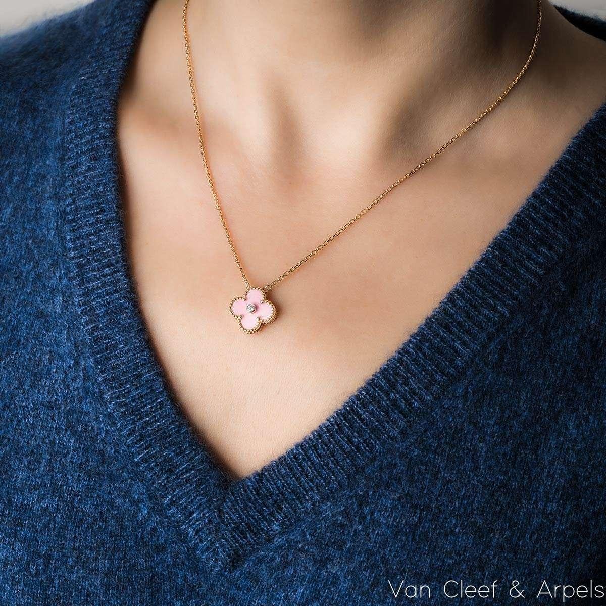 Van Cleef & Arpels 2015 Rosa Porzellan Vintage Alhambra Holiday VCAR05SY00, Vintage 2