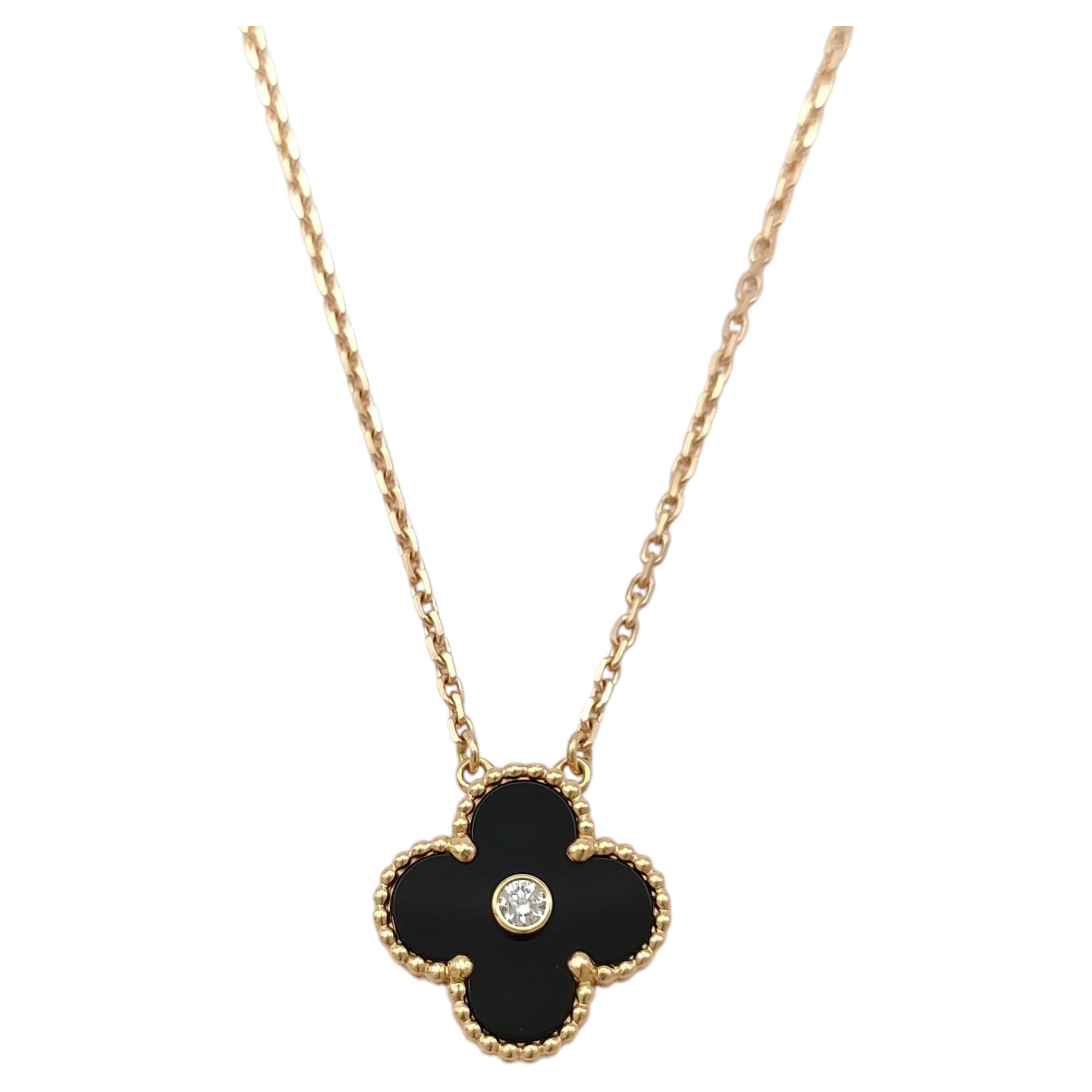 Van Cleef & Arpels, collana Vintage Alhambra con diamanti e onice nero in oro 18 carati, collezione Festività 2016