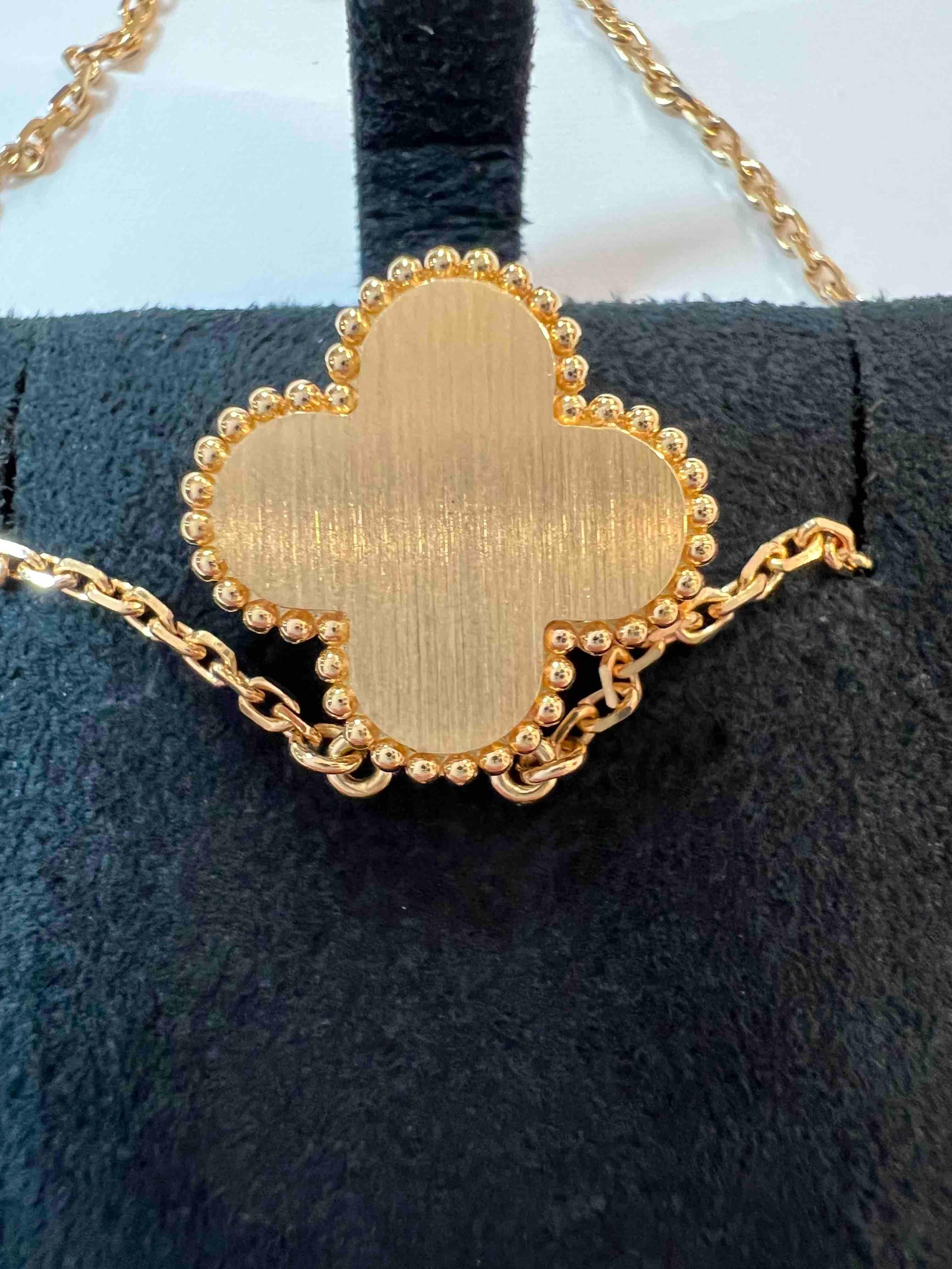 Women's or Men's Van Cleef Arpels 2018 Diamond Holiday Pendant Vintage Alhambra Gold MOP, YG