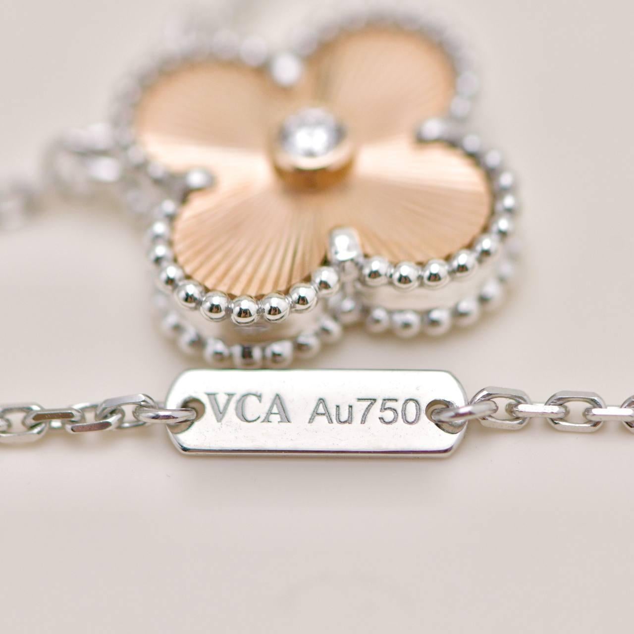 Van Cleef & Arpels 2024 Collana Holiday Diamante Guilloché Oro rosa bianco 18 carati in vendita 2
