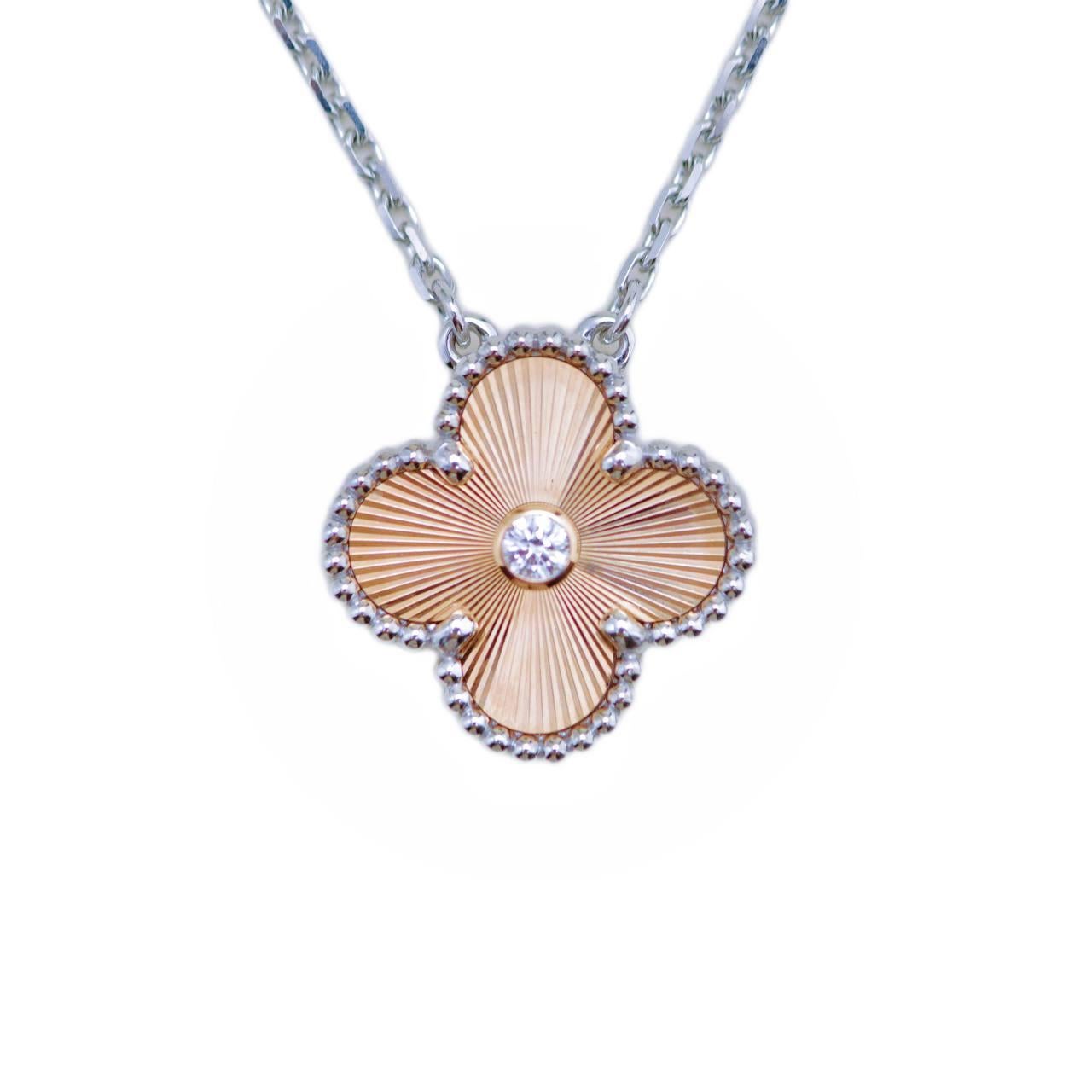 Van Cleef & Arpels 2024 Collana Holiday Diamante Guilloché Oro rosa bianco 18 carati in vendita