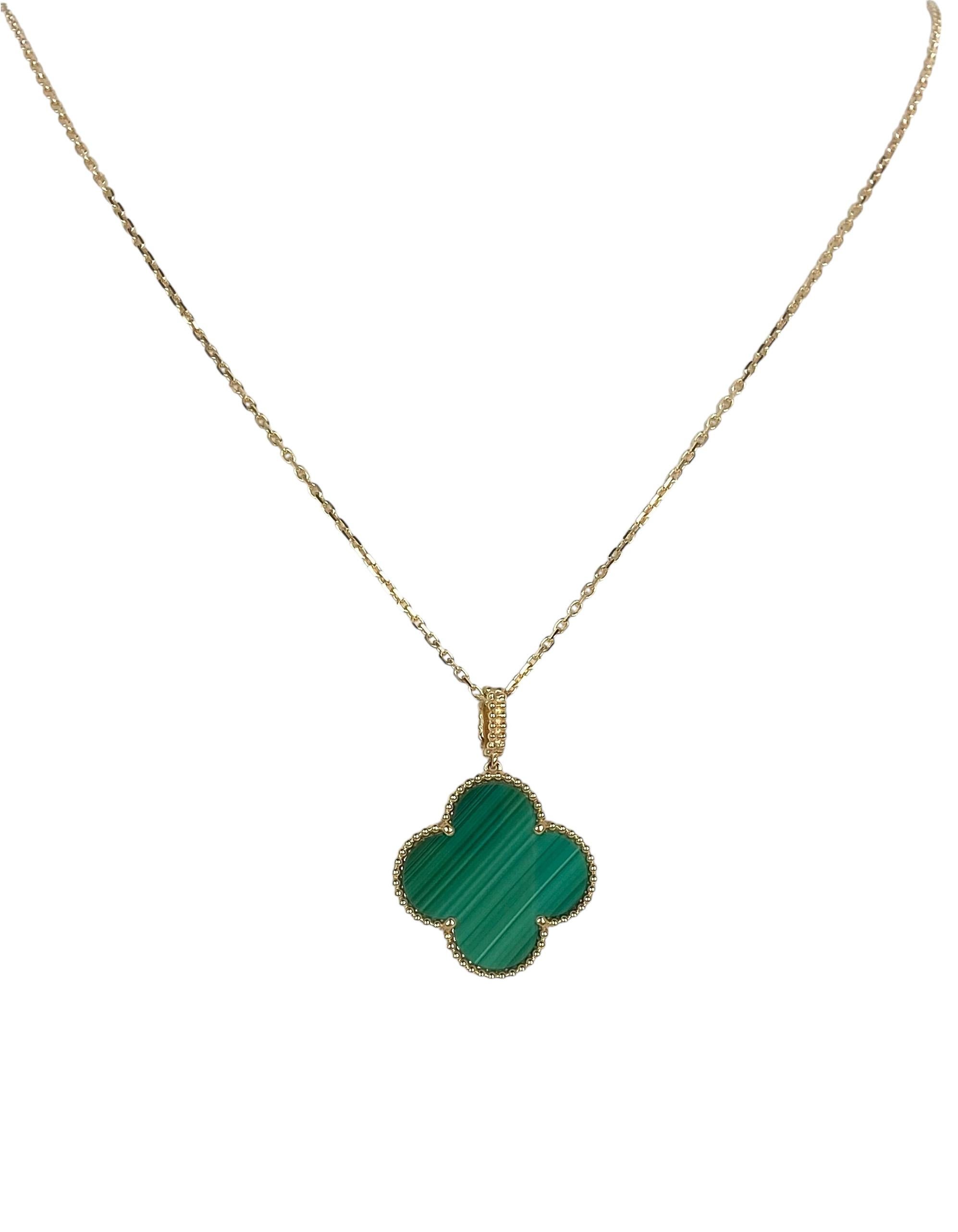 Van Cleef & Arpels 2025 Malachite/ 18k Magic Alhambra Pendant Necklace In condizioni ottime in vendita a New York, NY