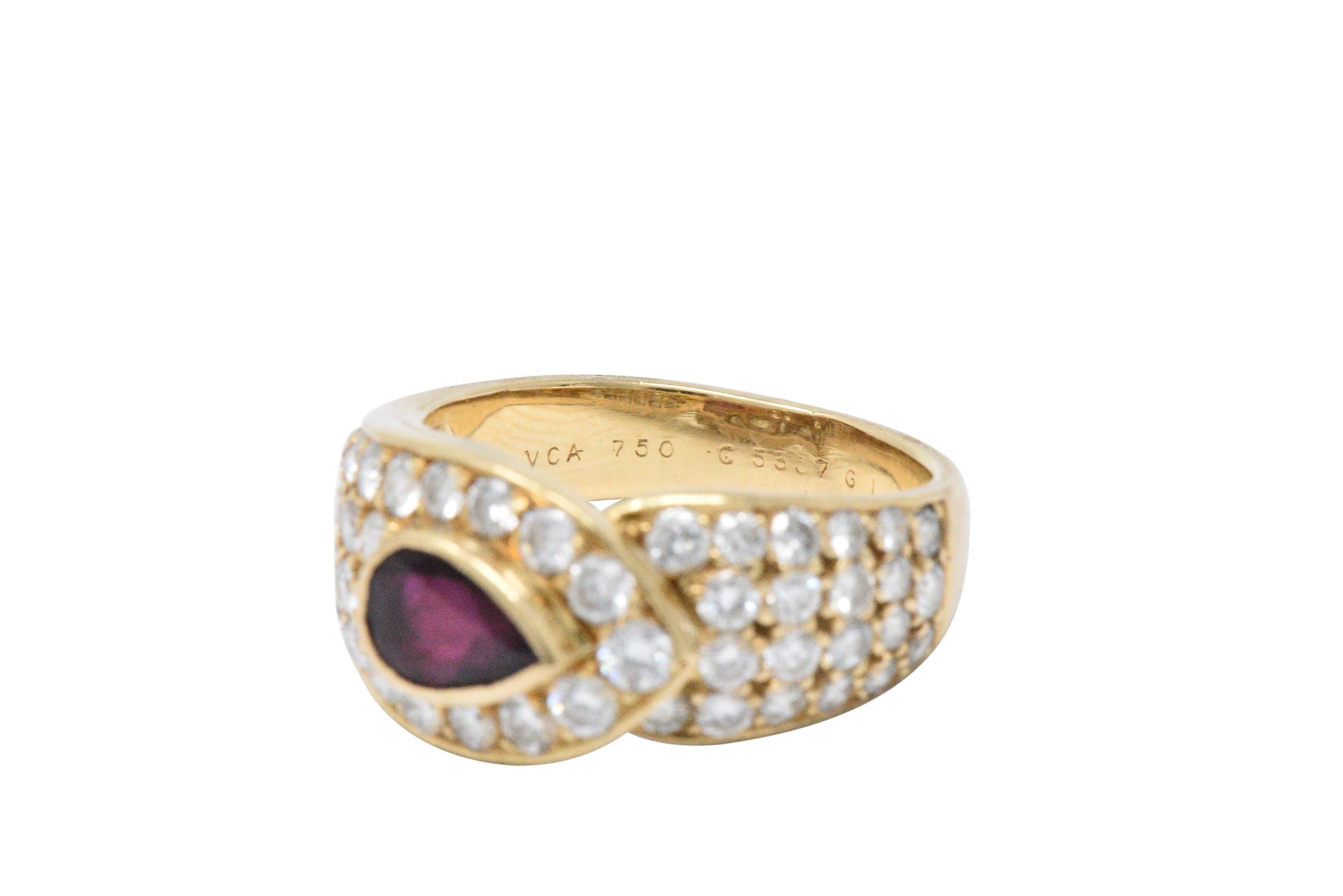 Women's or Men's Van Cleef & Arpels 2.10 Carat Total Ruby Diamond 18 Karat Gold Cocktail Ring