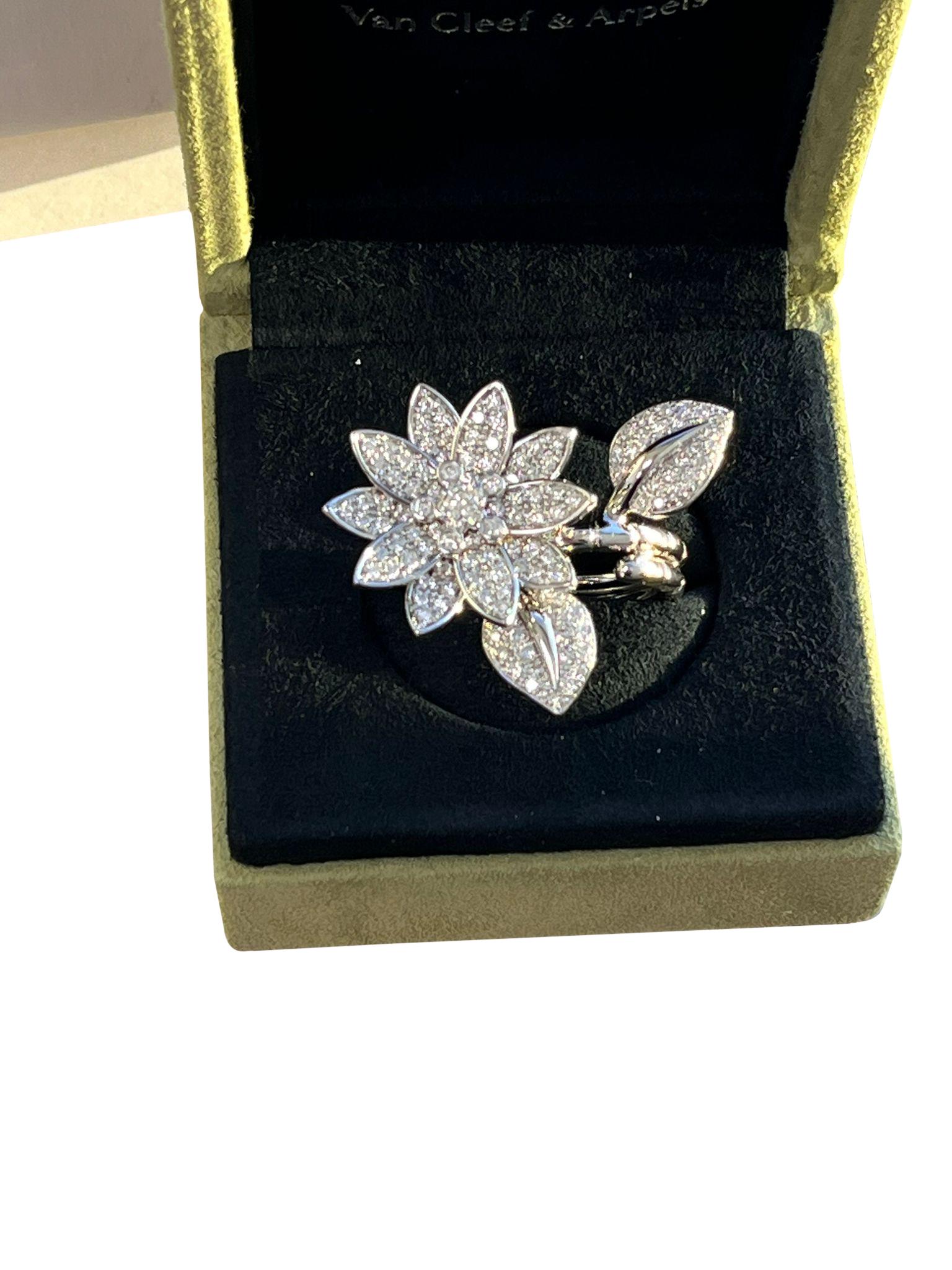 Anello Van Cleef & Arpels 2,13ct Lotus Between the Finger in oro bianco 18K in vendita 6