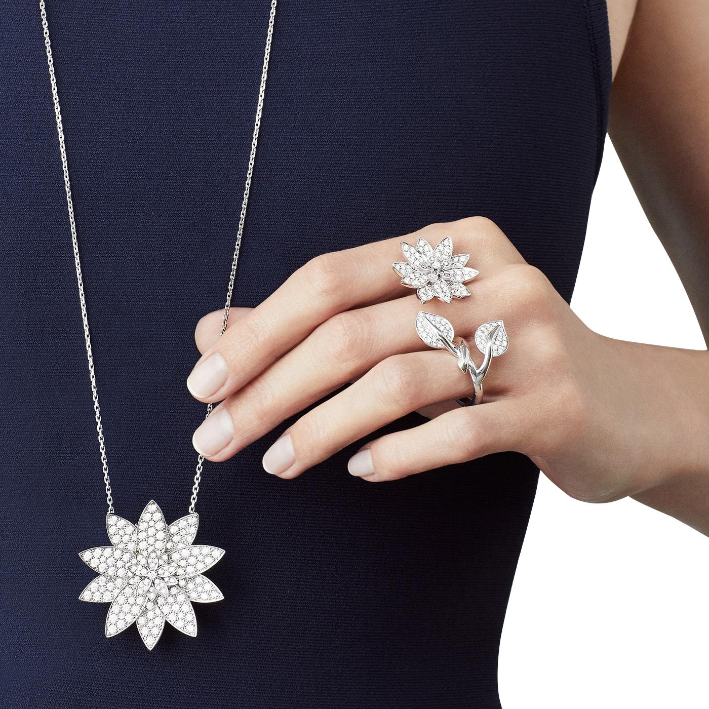 Anello Van Cleef & Arpels 2,13ct Lotus Between the Finger in oro bianco 18K in vendita 9