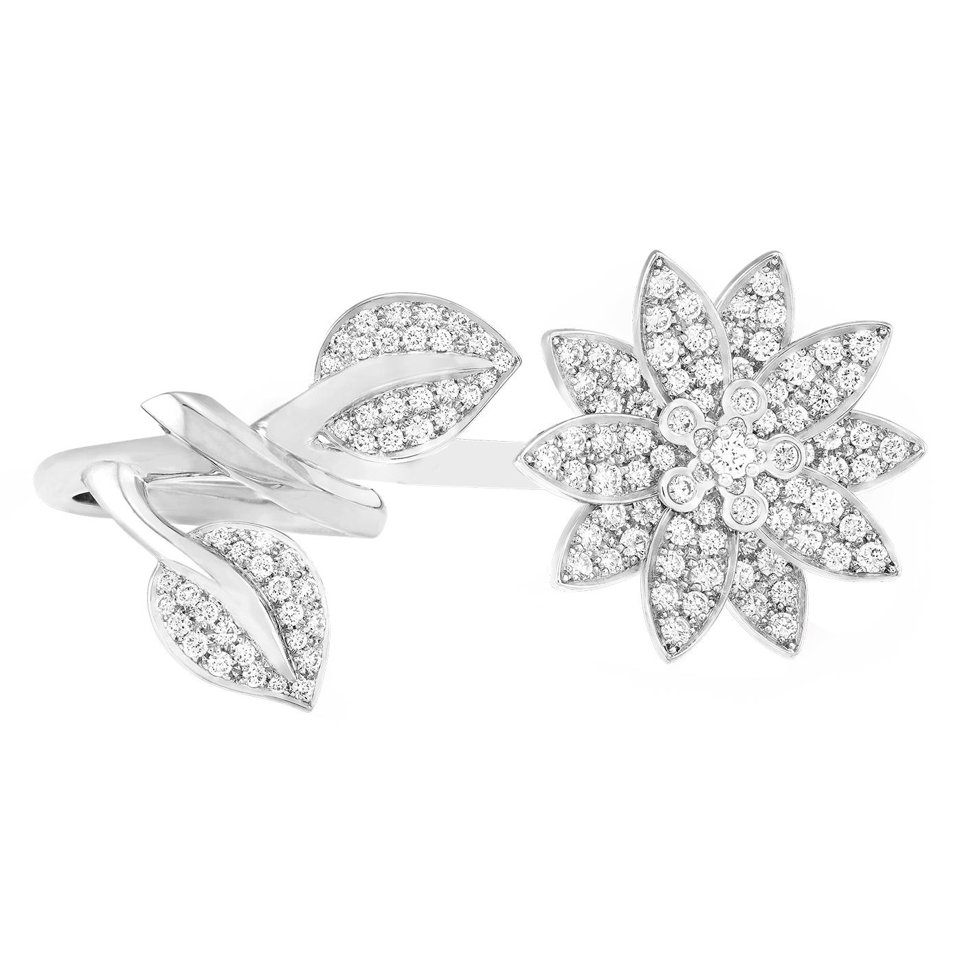 Anello Van Cleef & Arpels 2,13ct Lotus Between the Finger in oro bianco 18K In condizioni Nuovo in vendita a Aventura, FL