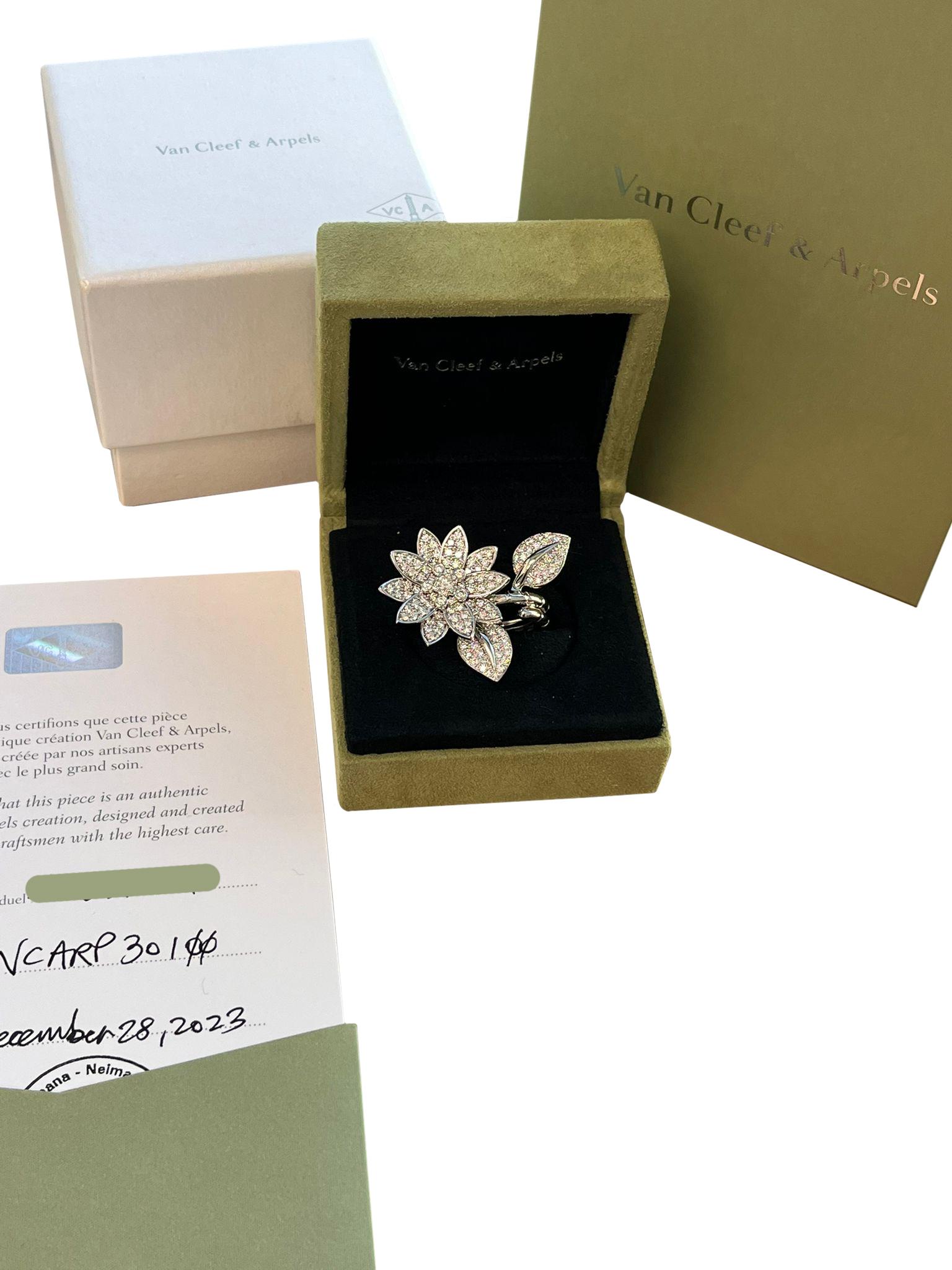 Anello Van Cleef & Arpels 2,13ct Lotus Between the Finger in oro bianco 18K in vendita 1