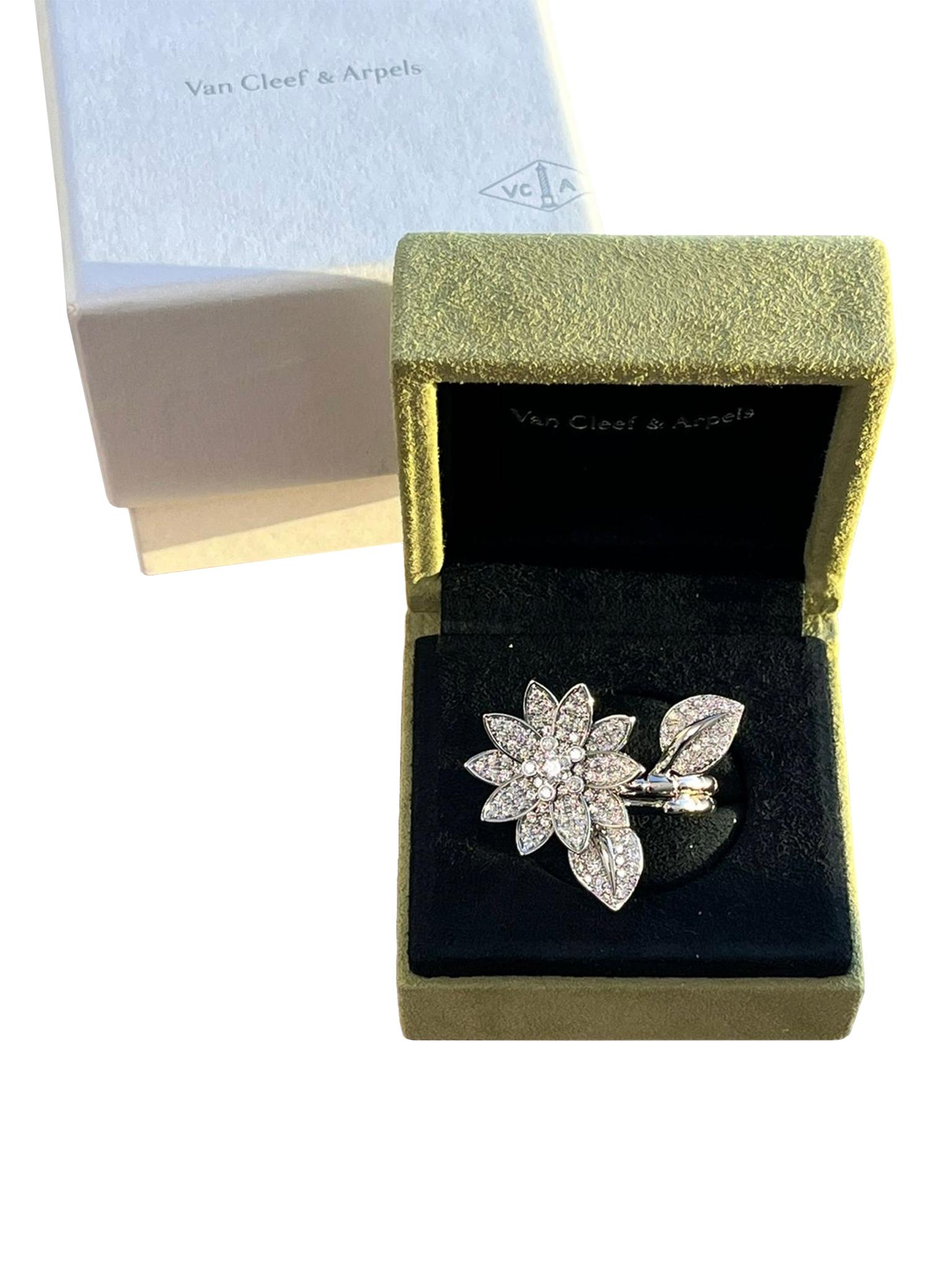 Anello Van Cleef & Arpels 2,13ct Lotus Between the Finger in oro bianco 18K in vendita 2