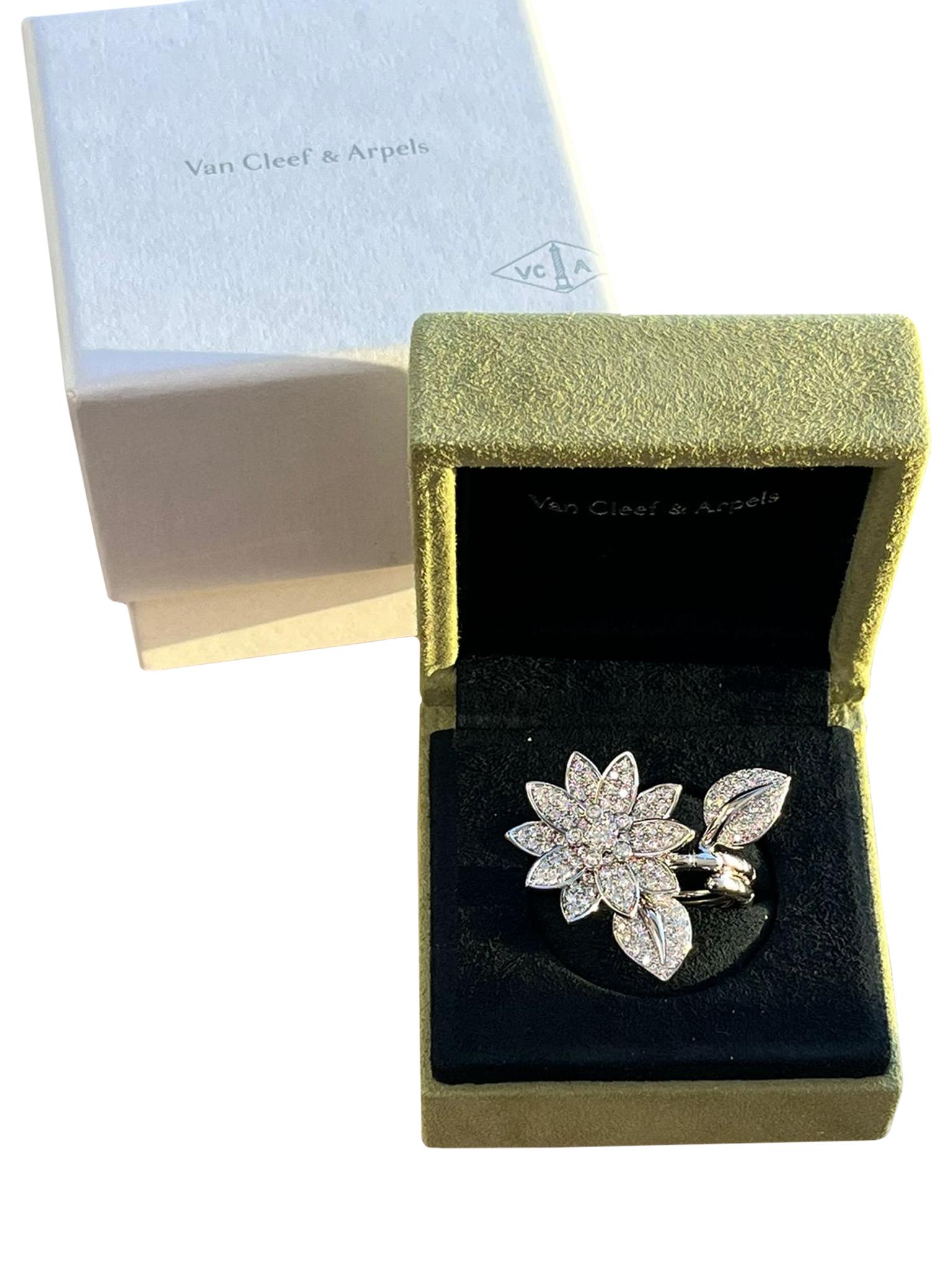 Anello Van Cleef & Arpels 2,13ct Lotus Between the Finger in oro bianco 18K in vendita 4