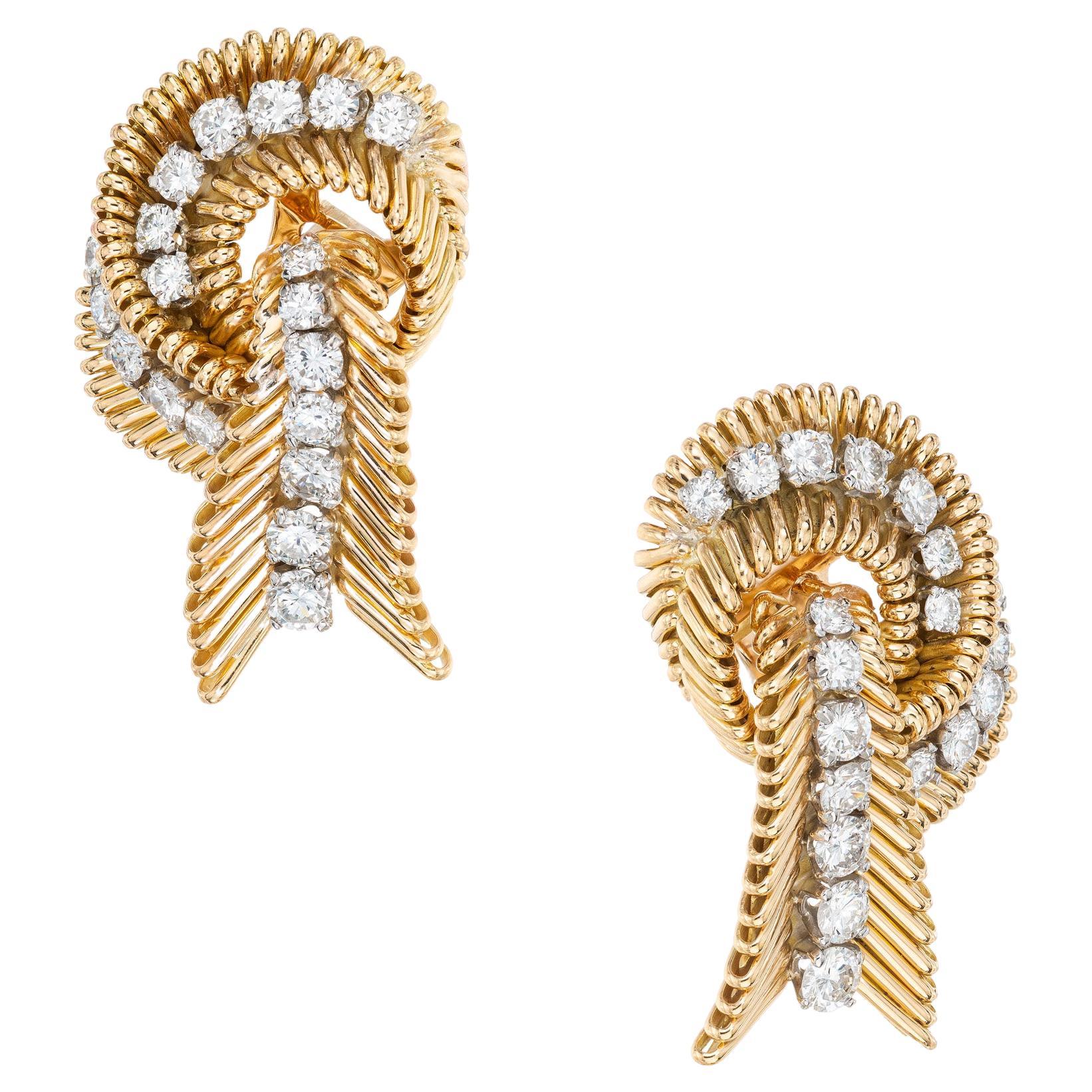 Van Cleef & Arpels 2.30 Carat Diamond Yellow Gold Swirl Earrings For Sale