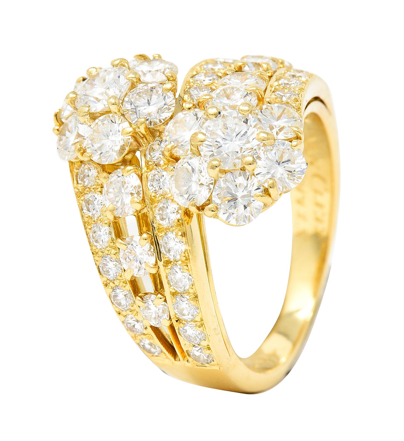 Van Cleef & Arpels 3.01 Carats Diamond 18 Karat Yellow Gold Snowflake Ring 3