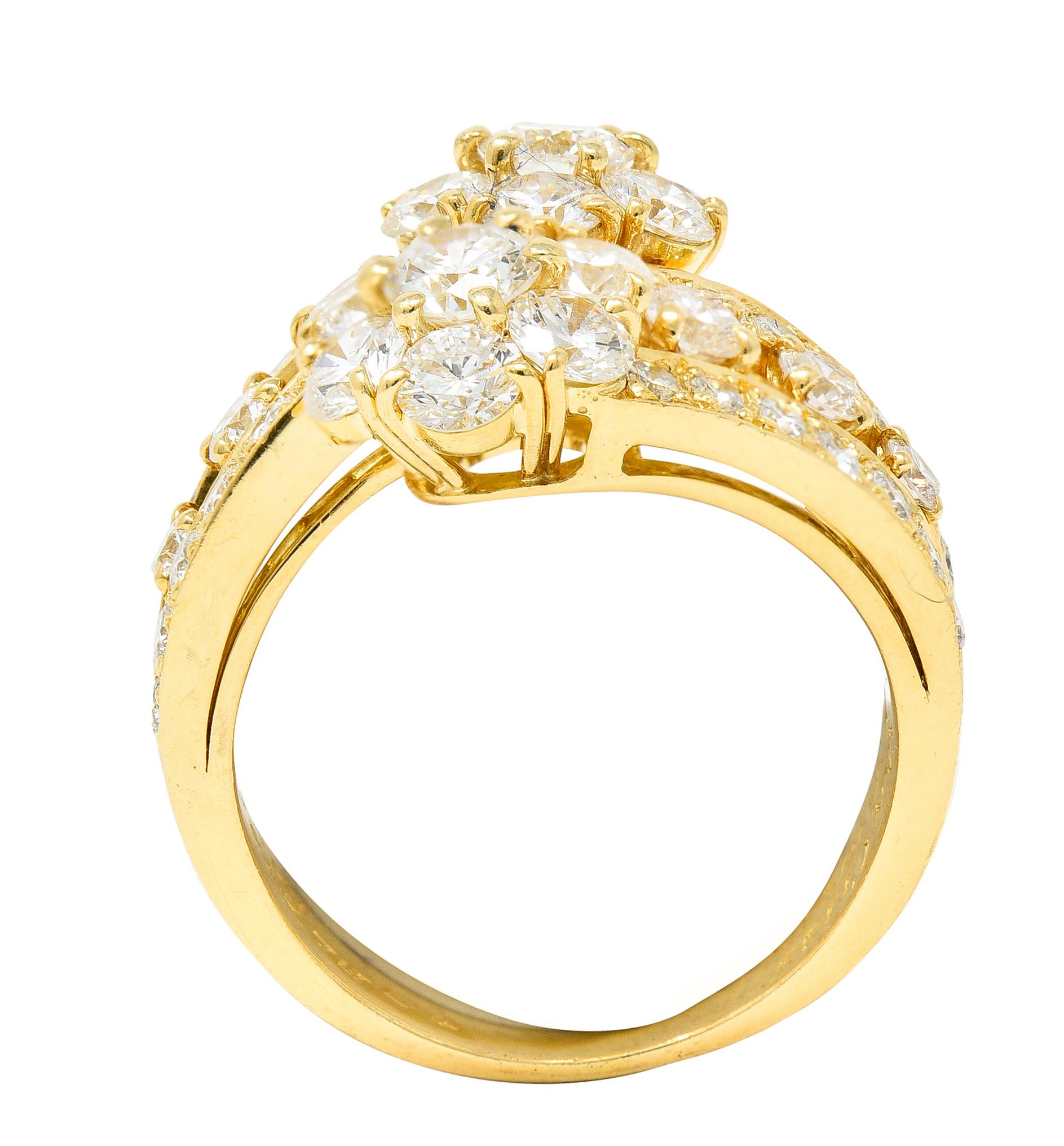 Van Cleef & Arpels 3.01 Carats Diamond 18 Karat Yellow Gold Snowflake Ring 1