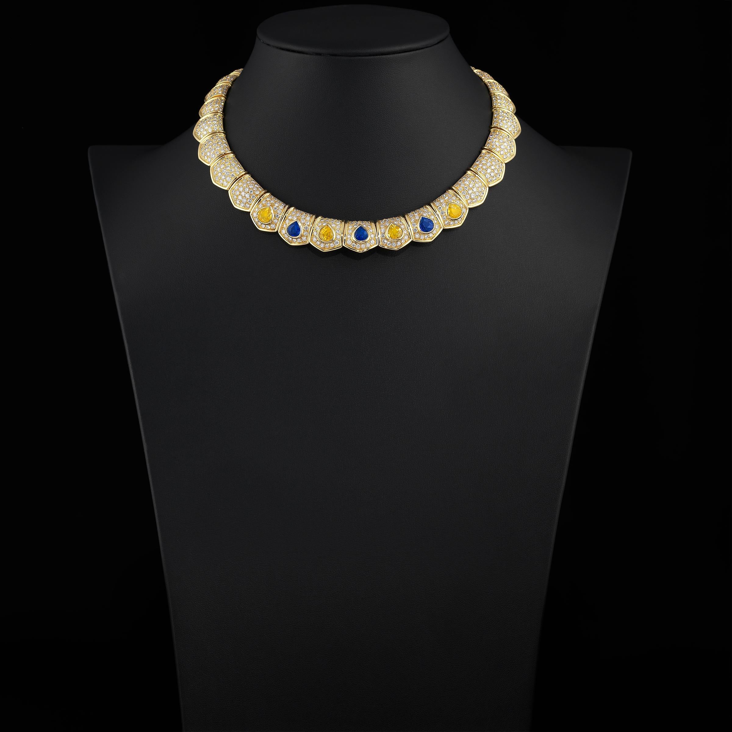 Van Cleef & Arpels 30cts Diamond Ceylon Sapphire Necklace in 18 Karat Gold In Excellent Condition For Sale In Dallas, TX