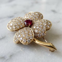 Van Cleef & Arpels Broche en or jaune 18K diamant et rubis 3,30 carats