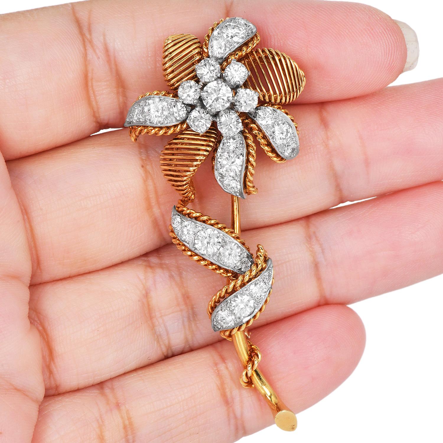 Van Cleef & Arpels 3,50 Karat Diamant 18K Gold VCA Blumenreversbrosche, VCA im Zustand „Hervorragend“ im Angebot in Miami, FL