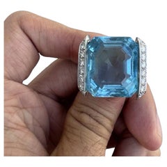 Van Cleef & Arpels Anello in oro con acquamarina blu e diamanti da 40,50 carati