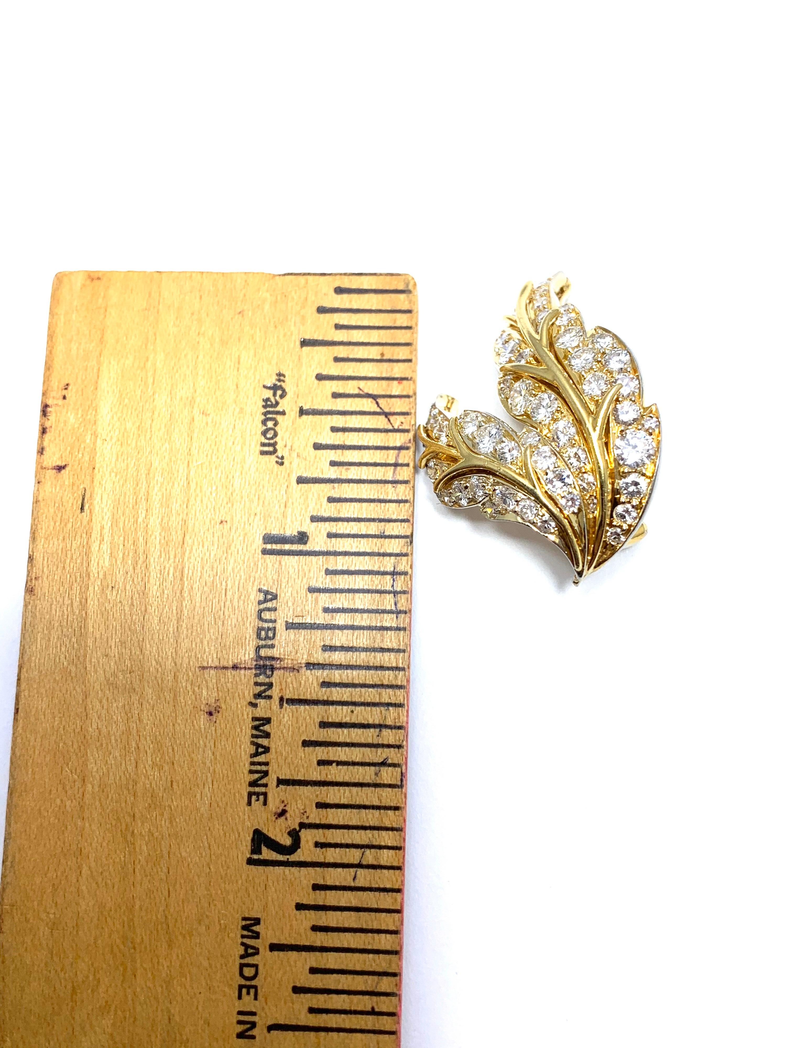 Van Cleef & Arpels 4.28 Carat Round Brilliant Diamond Leaf Gold Clip Earrings 4