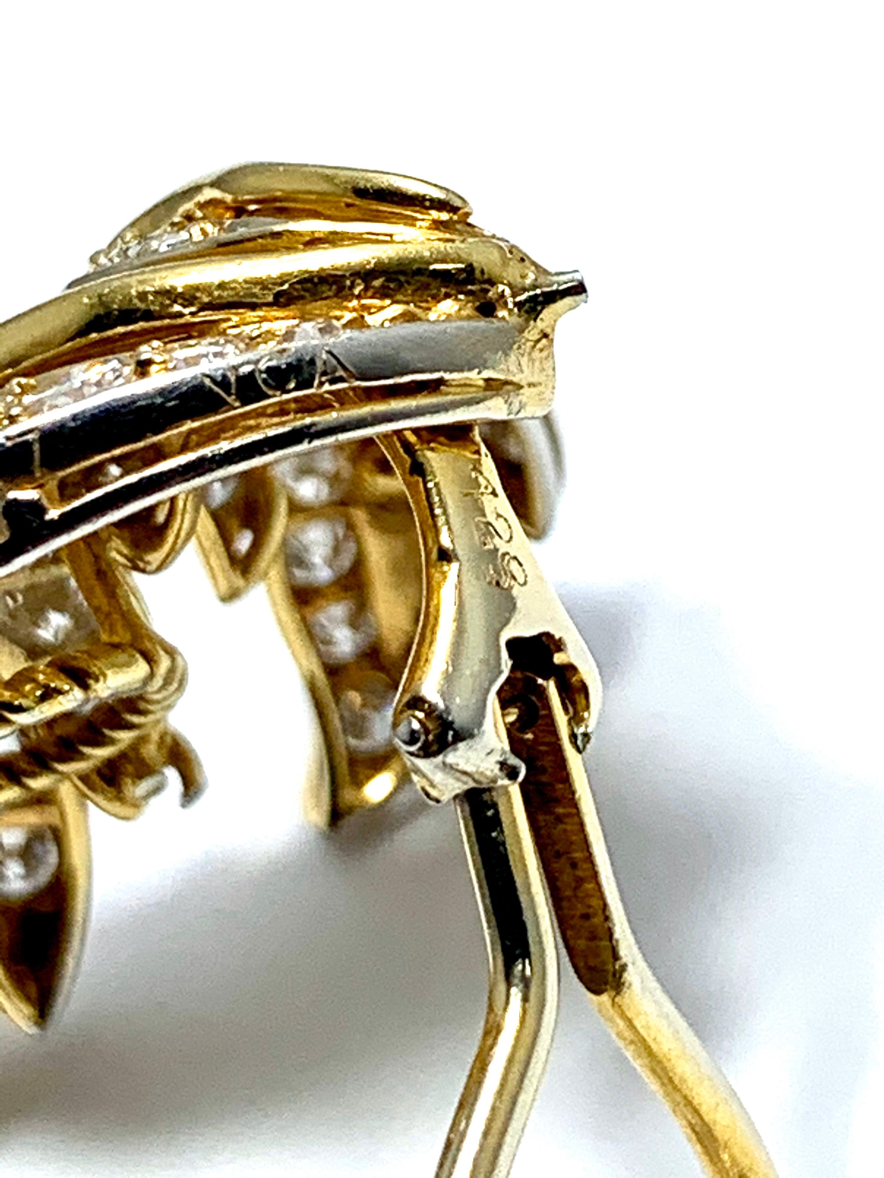 Women's or Men's Van Cleef & Arpels 4.28 Carat Round Brilliant Diamond Leaf Gold Clip Earrings