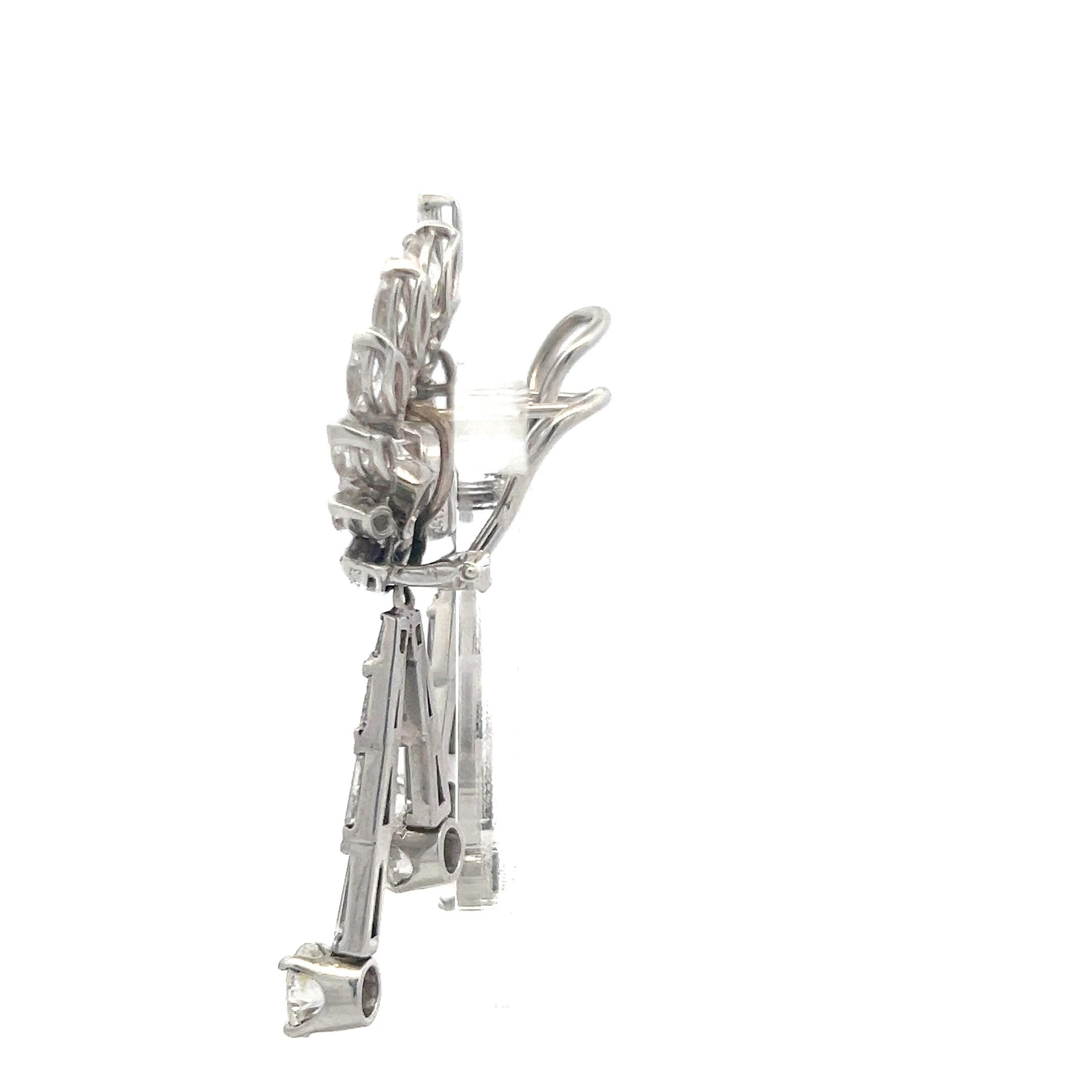 Van Cleef & Arpels 4.50 Carat G VS Diamond Platinum Dangling Earrings In Good Condition In New York, NY