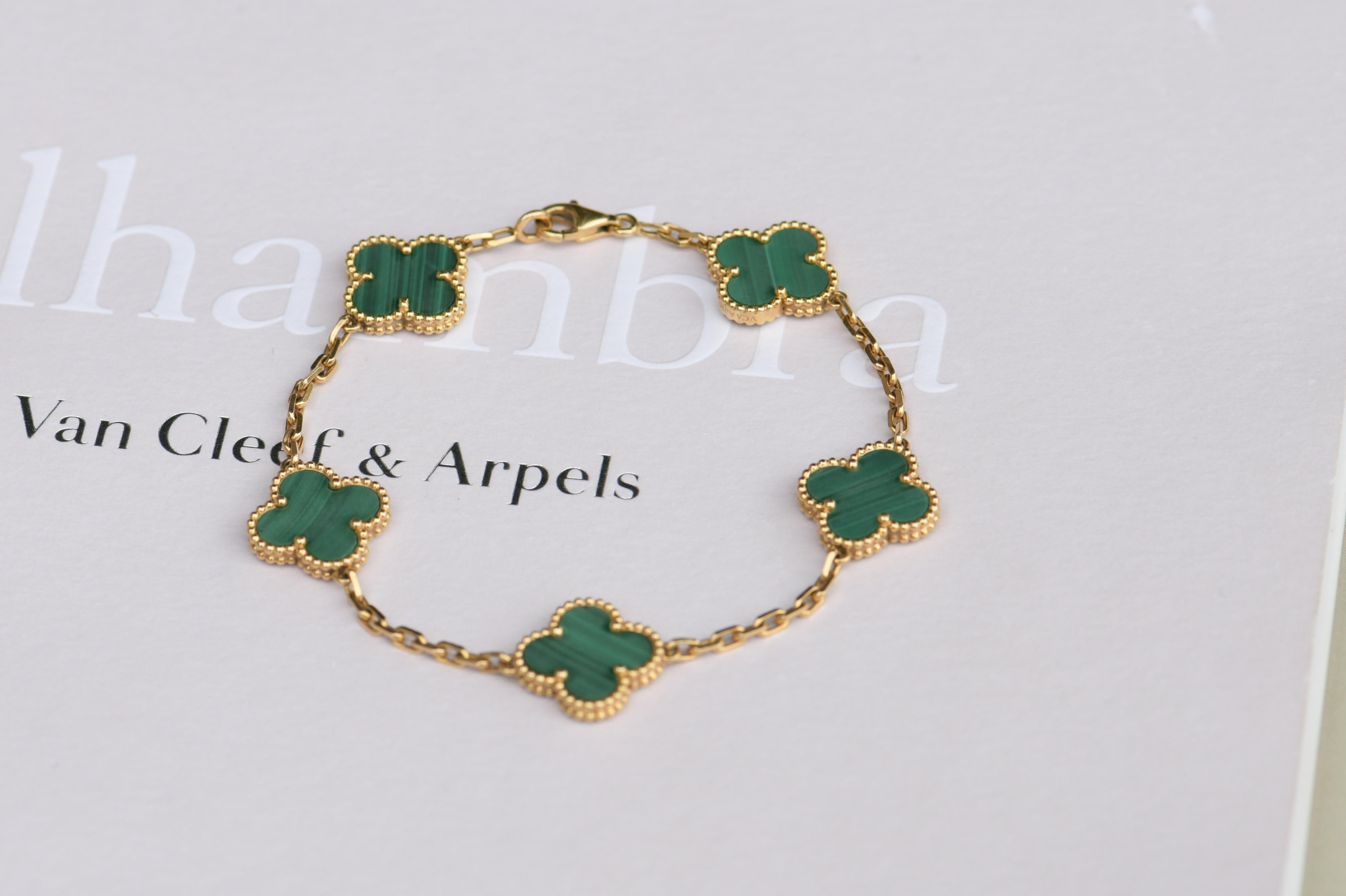 Löwenzahn Antiquitäten Code	AT-0683
Marke	                                Van Cleef & Arpels  
Modell	                                VCARL80900
Datum	                                2015
Endverbraucherpreis	                        £3850 /