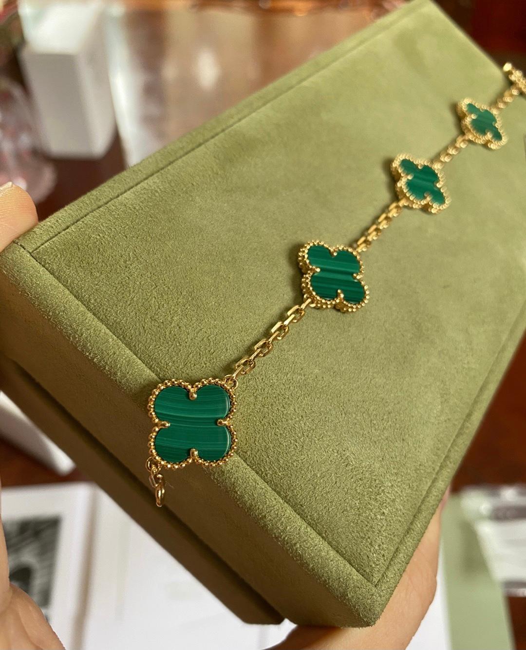 18k Yellow Gold 5-Motif Malachite Vintage Alhambra Bracelet by Van Cleef & Arpels. 
The pendant comes with a VCA original box. 
Retail Price: £3850

Every piece we sell is 100% authentic guaranteed, in very good condition. Every designer piece is