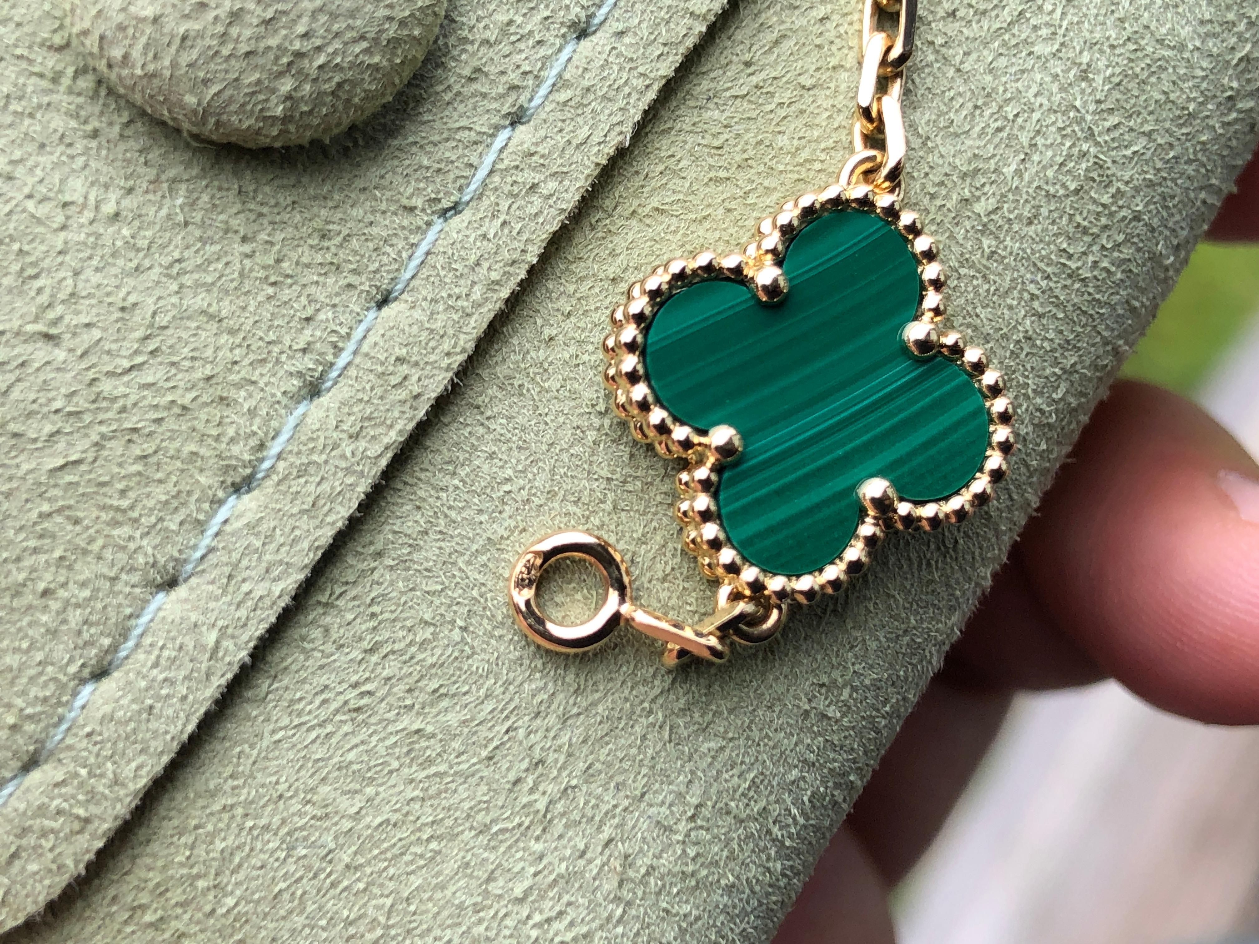 Van Cleef & Arpels 5 Motif Vintage Alhambra Malachite Gold Bracelet In Excellent Condition In Banbury, GB