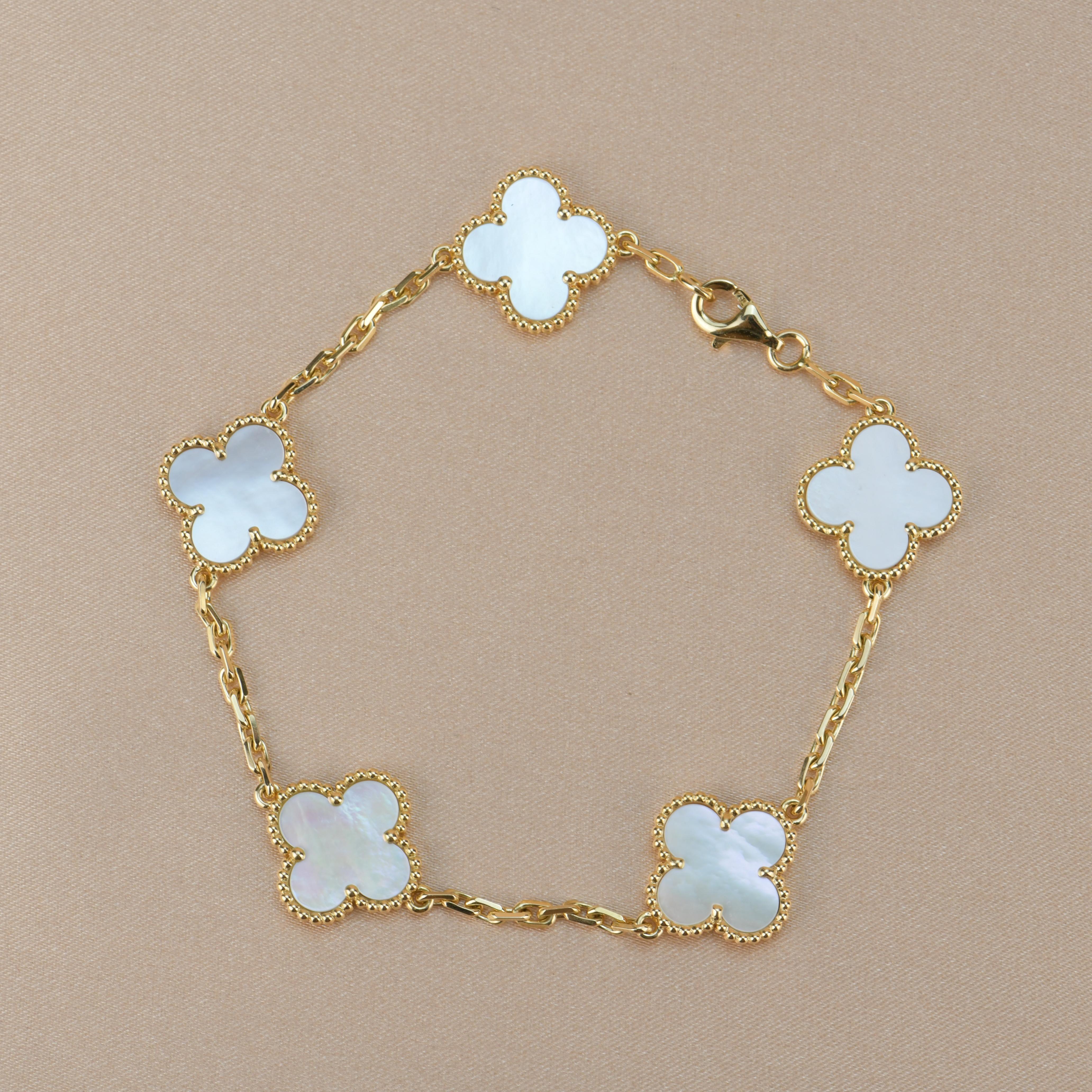 Dandelion Antiques Code AT-0910
Brand Van Cleef & Arpels 
Model ARA41800
Date Circa 2008
Retail Price £3350 / $4650 / €3950
Serial No OL1*****
__________________________________
Metal 18K Yellow Gold
Length Approx
