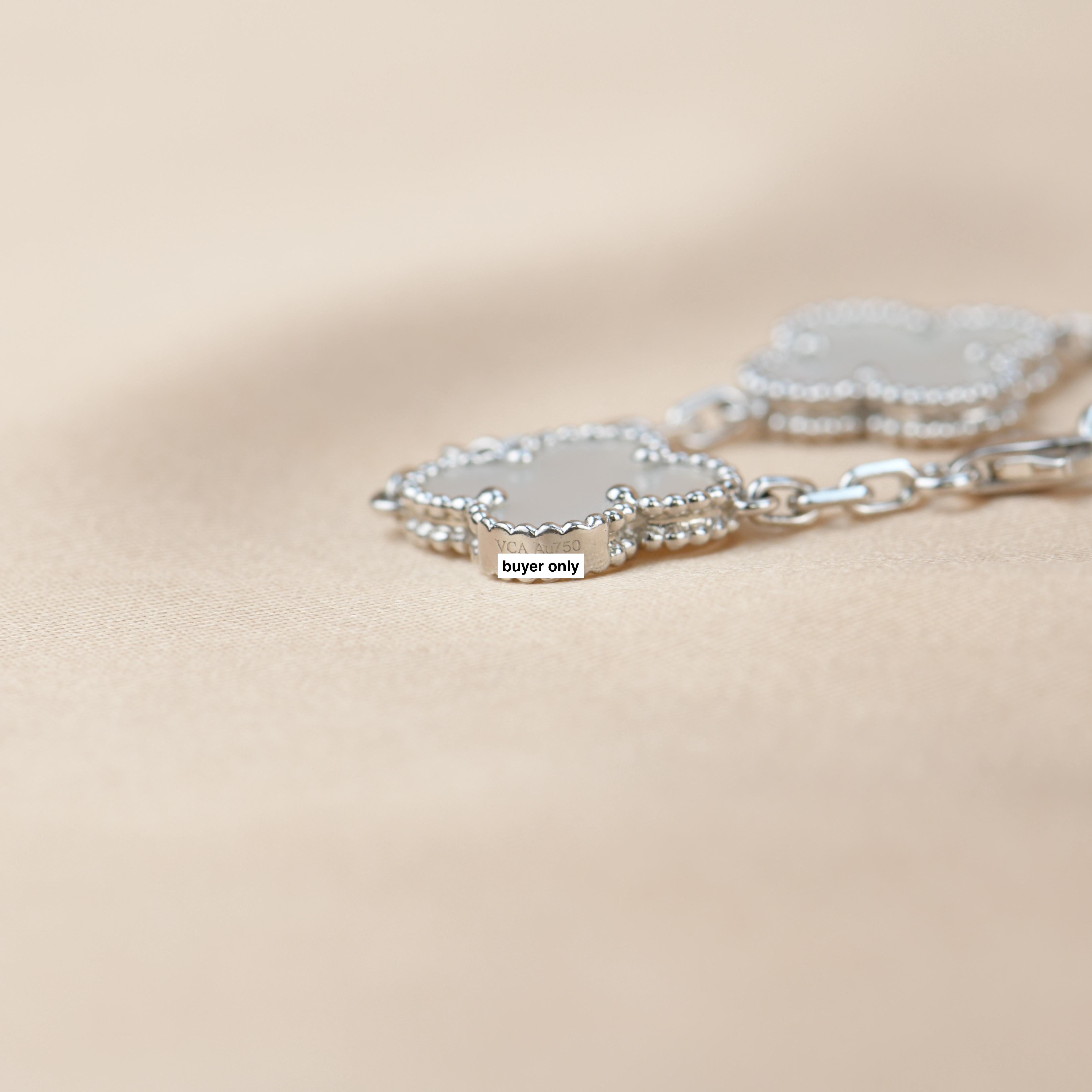 Van Cleef & Arpels Alhambra Perlmutt-Armband aus Weißgold mit 5 Motiven 5