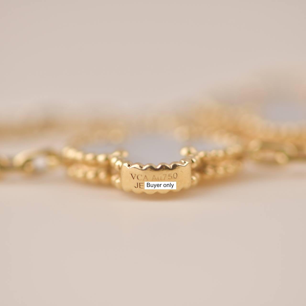 Van Cleef & Arpels Alhambra Perlmutt-Armband aus Gelbgold mit 5 Motiven 2