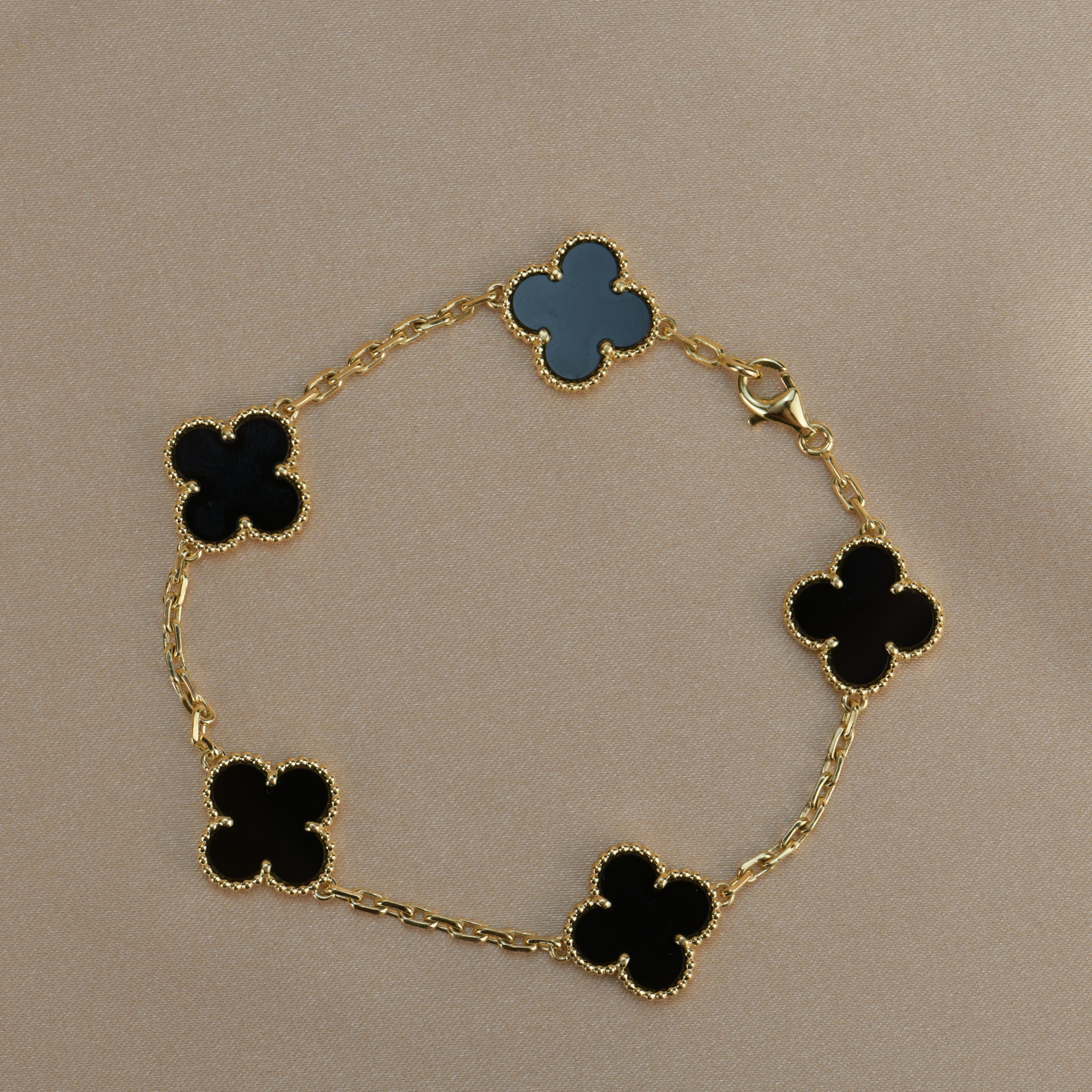 Löwenzahn Antiquitäten Code	AT-0855
Marke	                                Van Cleef & Arpels  
Modell	                                ARA41300
Datum	                                2013
Endverbraucherpreis	                        £3350 / $4600 / €