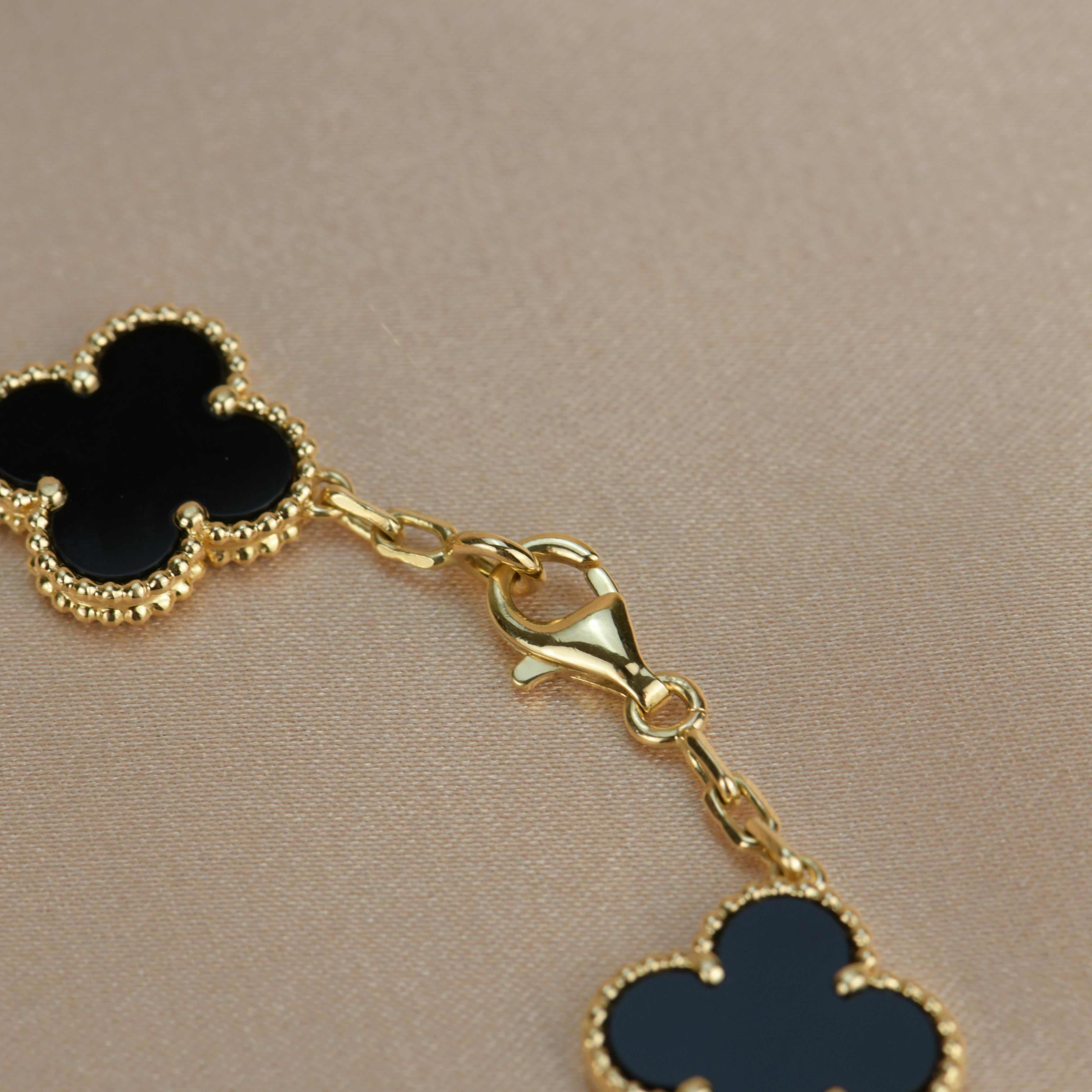 Van Cleef & Arpels 5 Motiv Vintage Alhambra Onyx-Armband im Zustand „Hervorragend“ in Banbury, GB