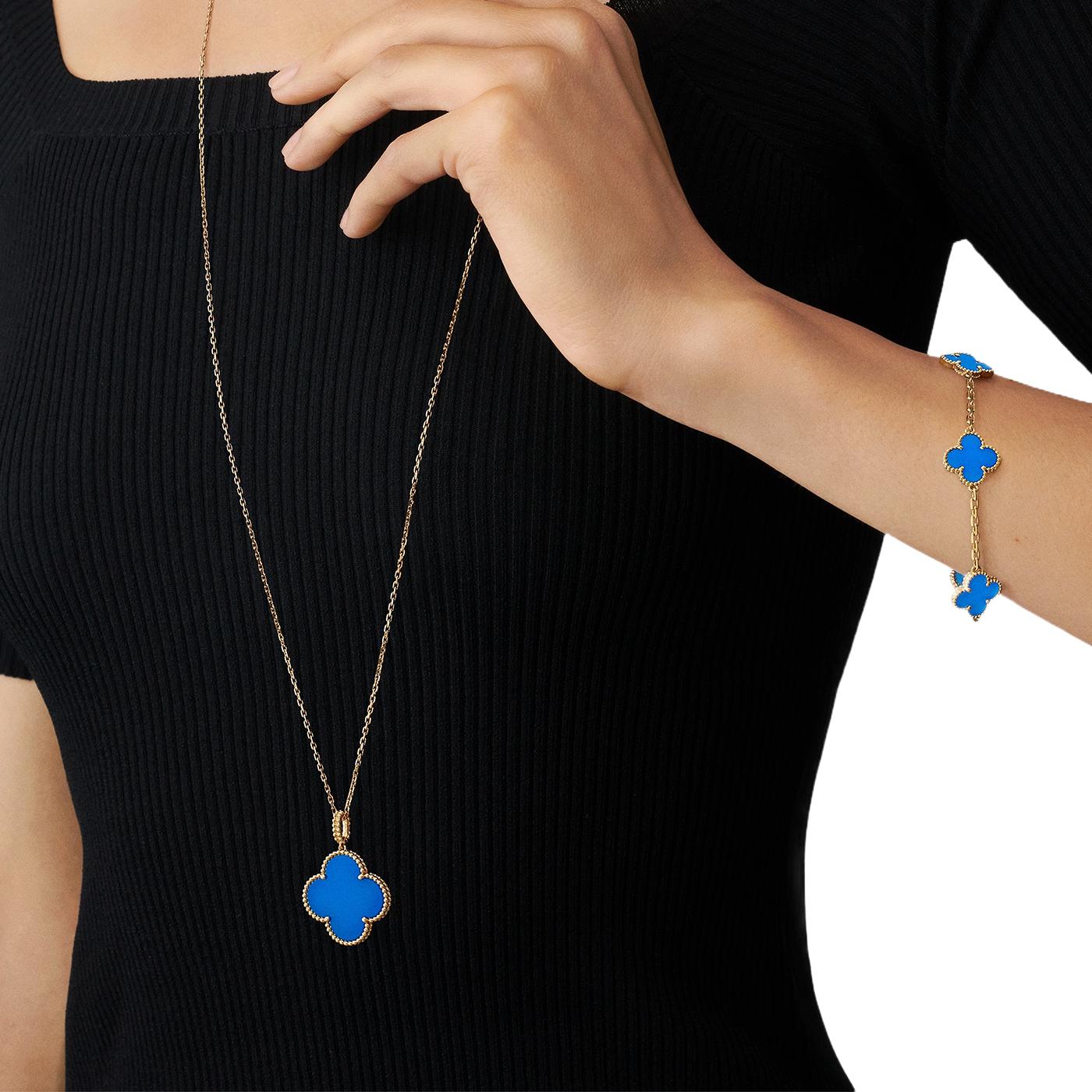 Van Cleef & Arpels 5 Motifs Blue Agate 18K Yellow Gold Vintage Alhambra Bracelet In Good Condition In Aventura, FL