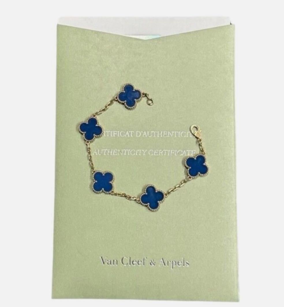 Van Cleef & Arpels Vintage Alhambra-Armband aus 18 Karat Gelbgold mit 5 Motiven aus blauem Achat (Cabochon) im Angebot