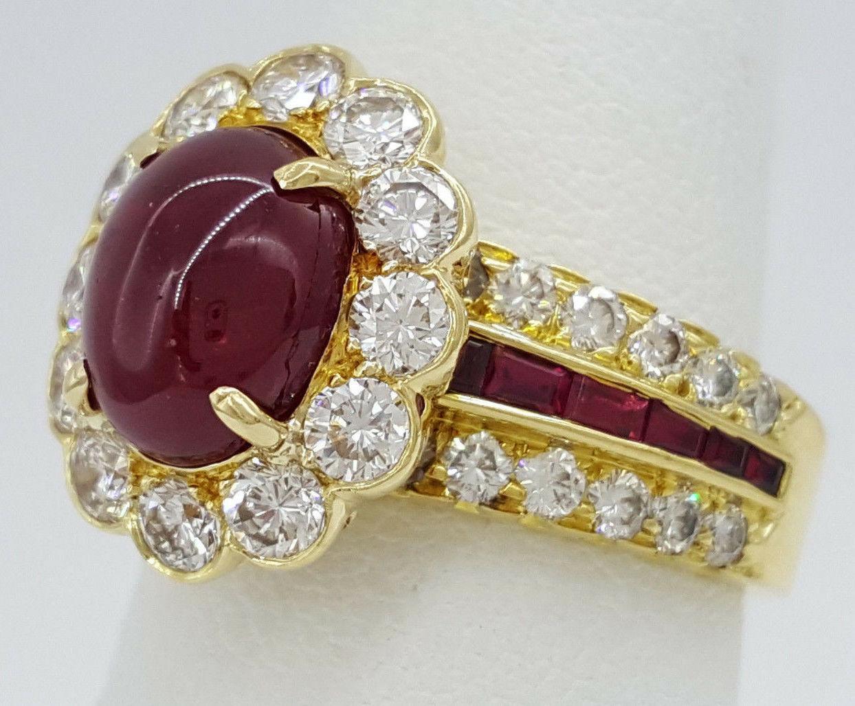 Van Cleef & Arpels 5,23 Karat Cabochon-Diamantring mit Rubin im Kaliber Rubin-Cabochon im Zustand „Neu“ in Chicago, IL