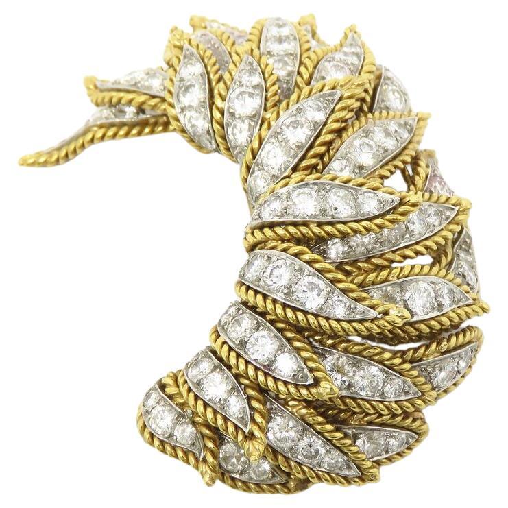 Discover the exquisite elegance of this Van Cleef & Arpels brooch, marked with the number 31758. Adorned with a total of 7 carats of stunning diamonds, predominantly in the F-G color range and VS clarity, this piece exemplifies refined luxury.